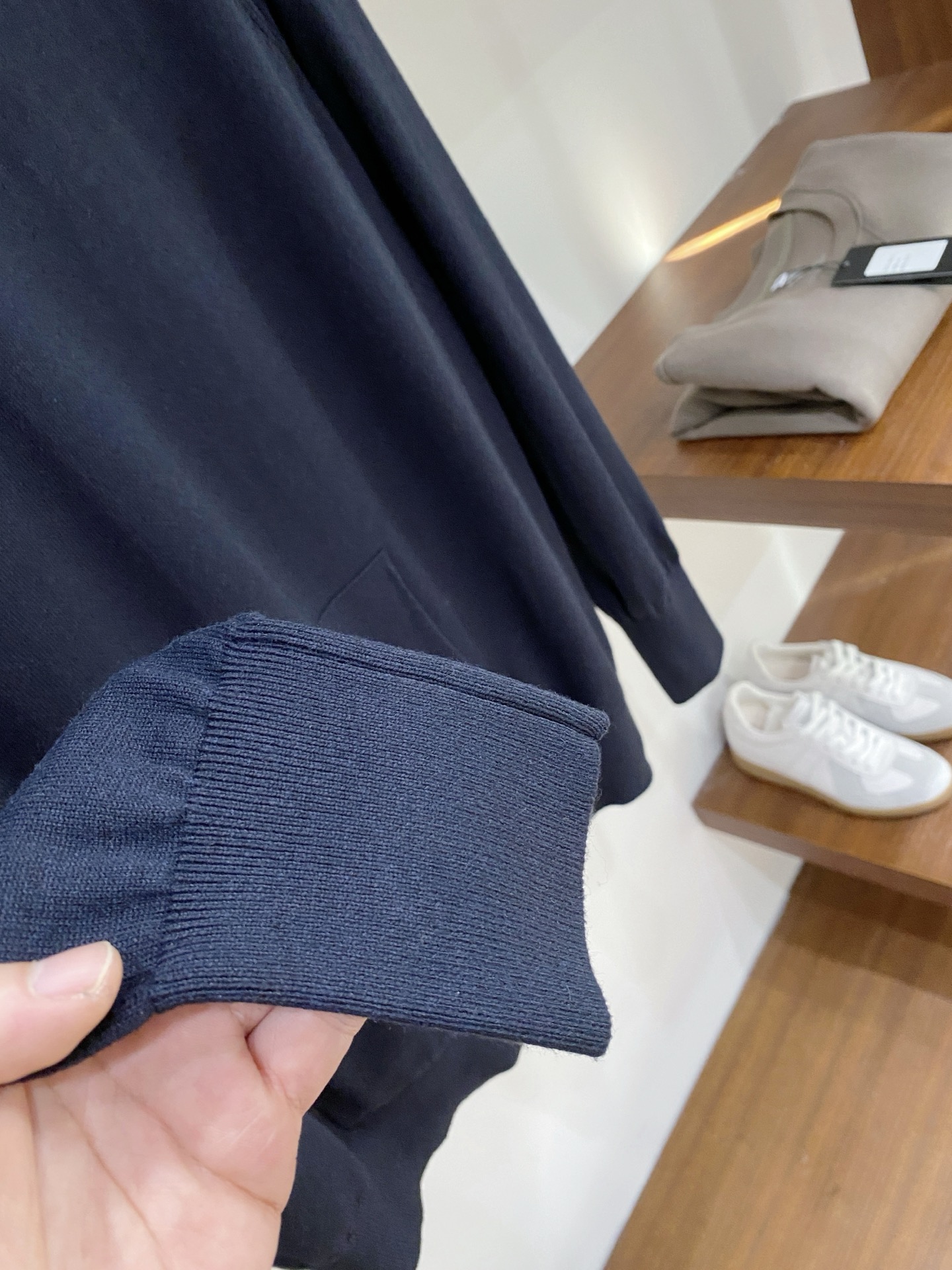 lP🆕、2025新品羊毛衣 具有手感细腻柔软，可直接与肌肤接触，让暖心的纱线变化出细腻的质感，顶级工艺极