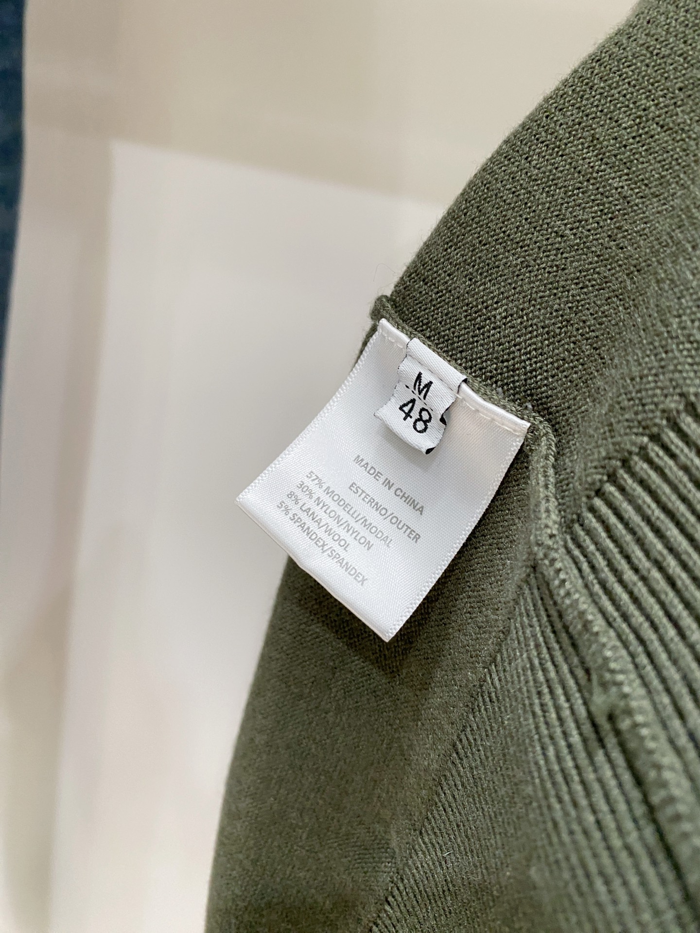 lP🆕、2025新品羊毛衣 具有手感细腻柔软，可直接与肌肤接触，让暖心的纱线变化出细腻的质感，顶级工艺极