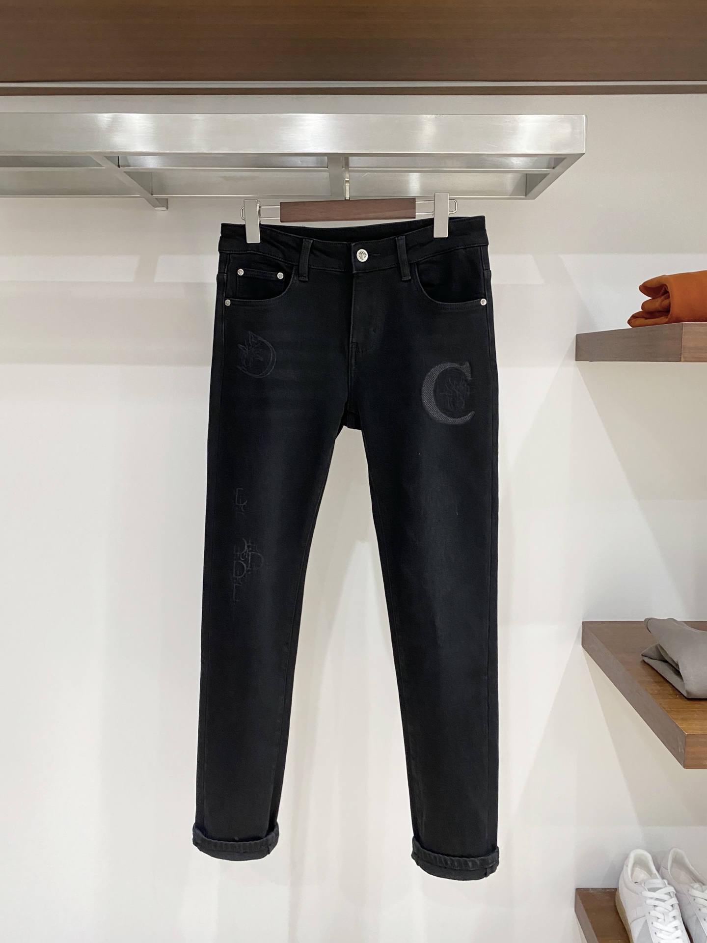 迪奥、 2025最新品，专柜同步有售，原单狠货，水洗休闲牛仔裤，进口原版水洗弹力面料，舒适有弹性，原版五