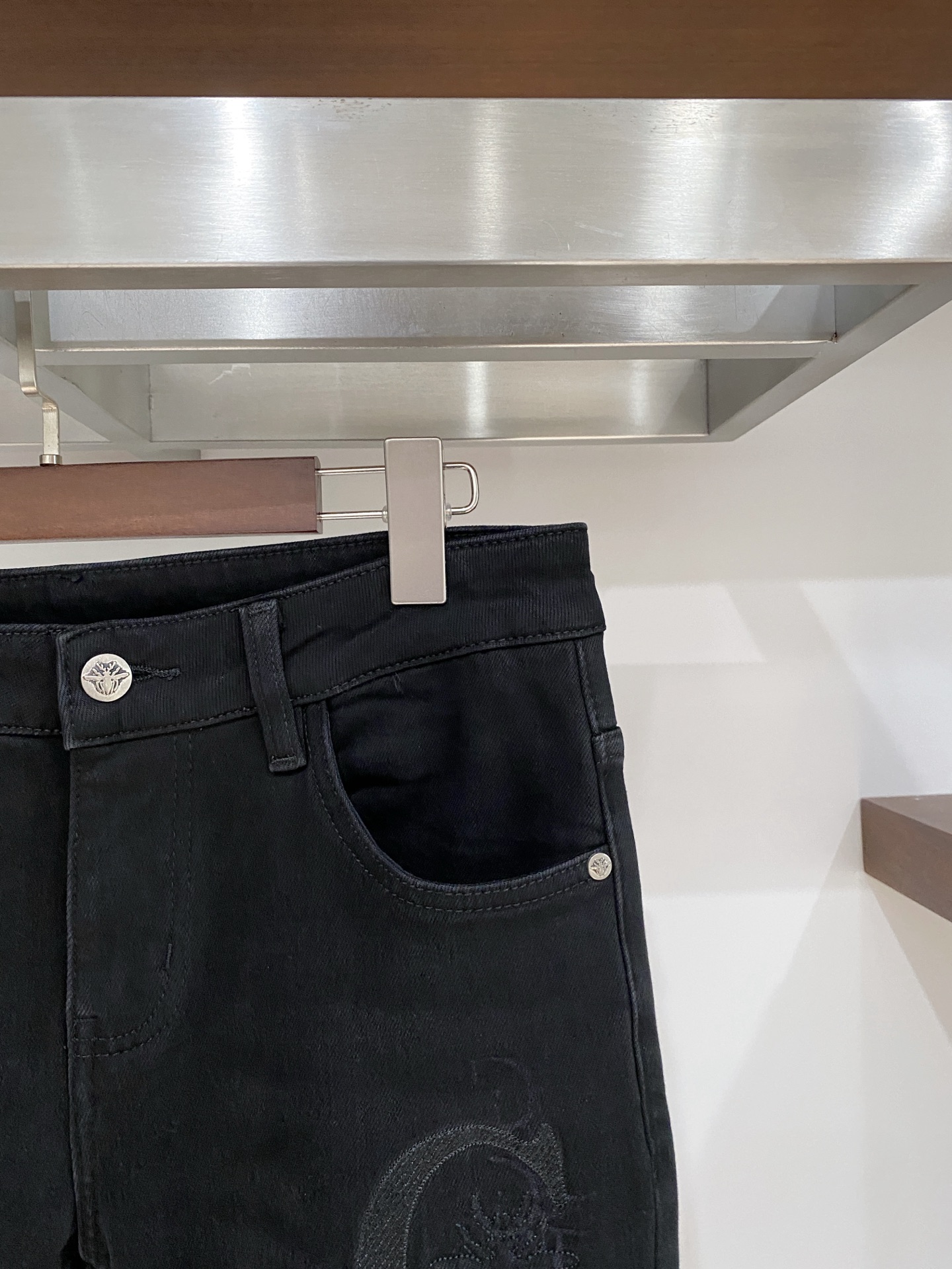 迪奥、 2025最新品，专柜同步有售，原单狠货，水洗休闲牛仔裤，进口原版水洗弹力面料，舒适有弹性，原版五