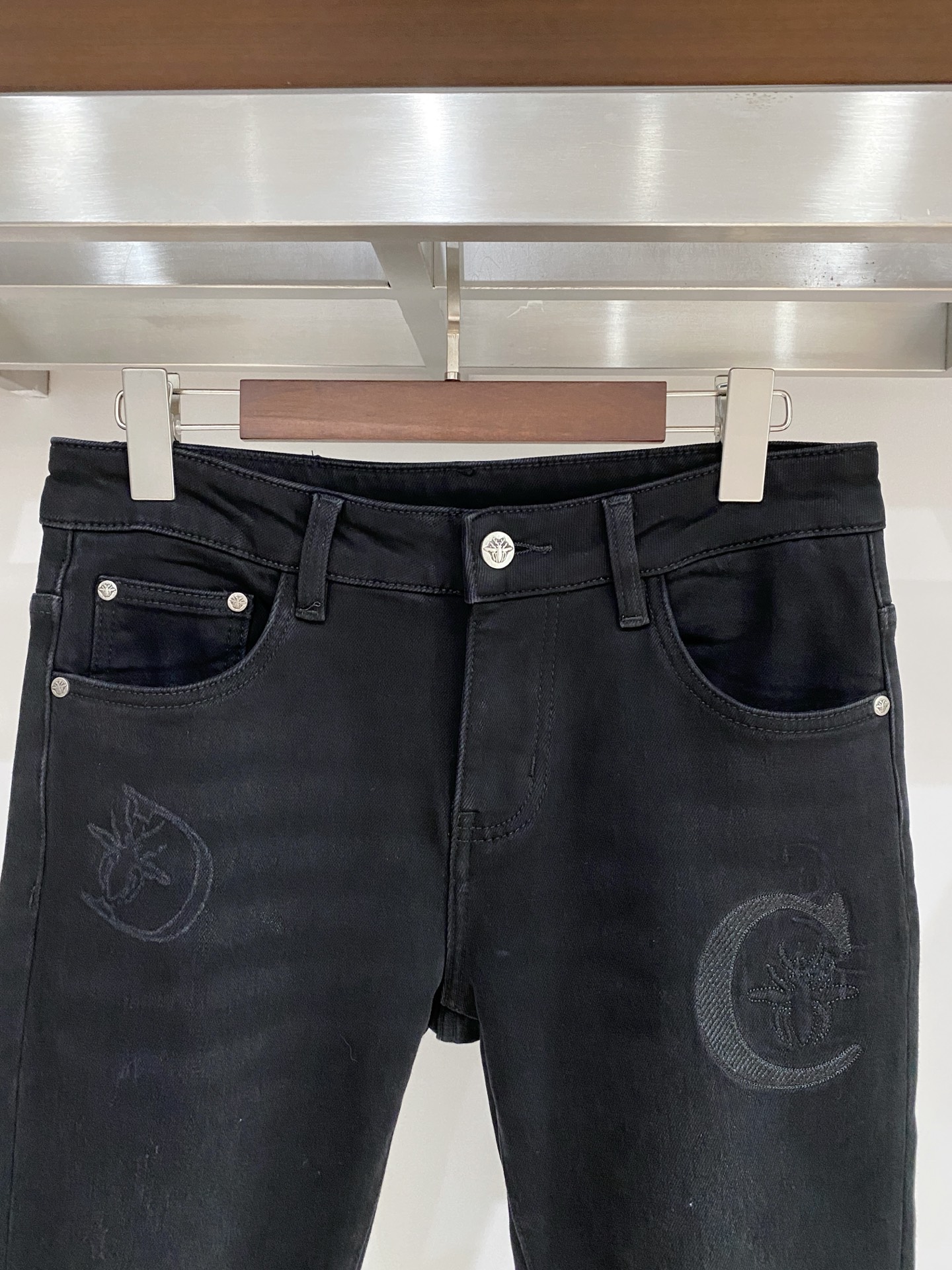 迪奥、 2025最新品，专柜同步有售，原单狠货，水洗休闲牛仔裤，进口原版水洗弹力面料，舒适有弹性，原版五