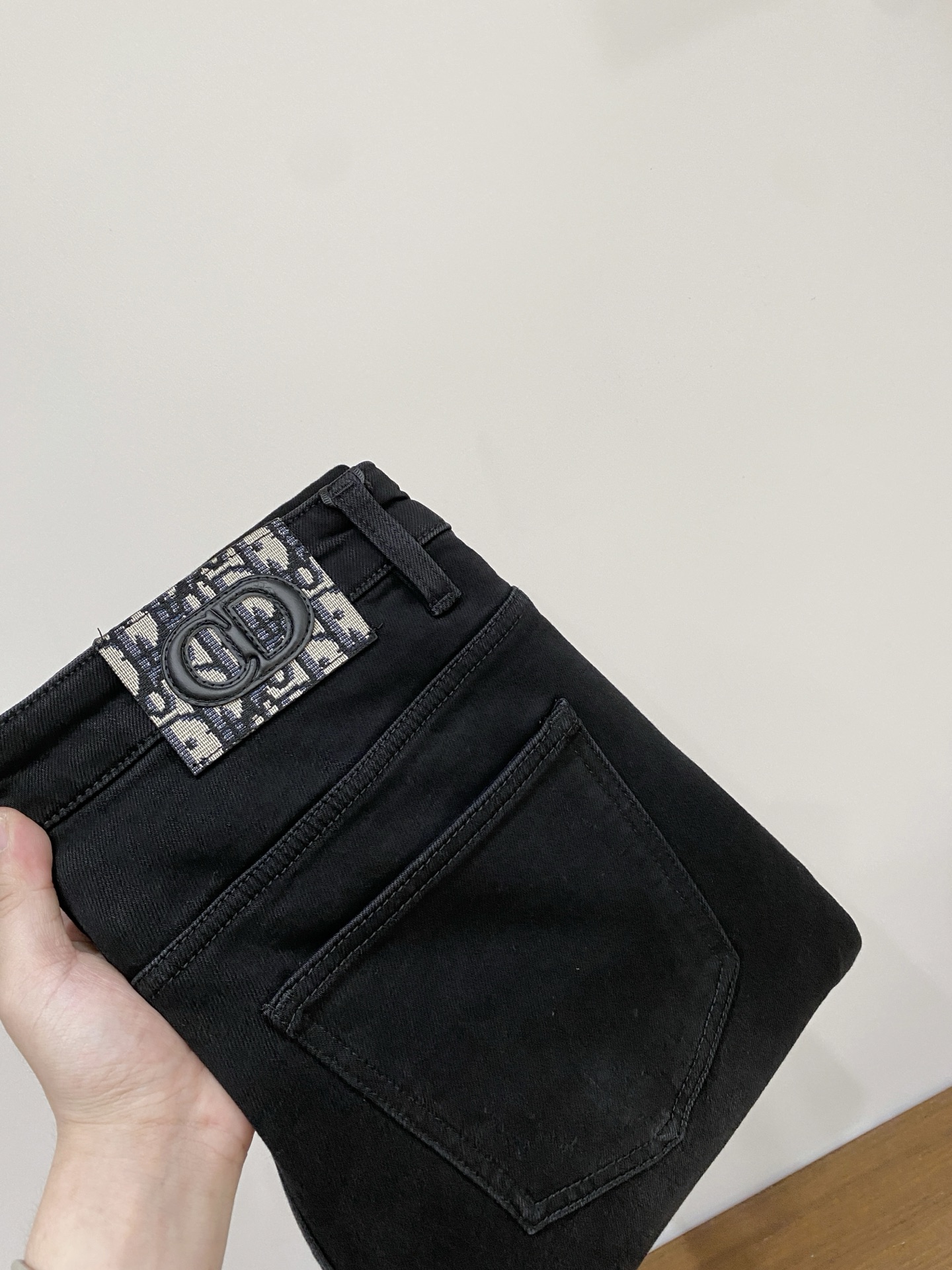 迪奥、 2025最新品，专柜同步有售，原单狠货，水洗休闲牛仔裤，进口原版水洗弹力面料，舒适有弹性，原版五