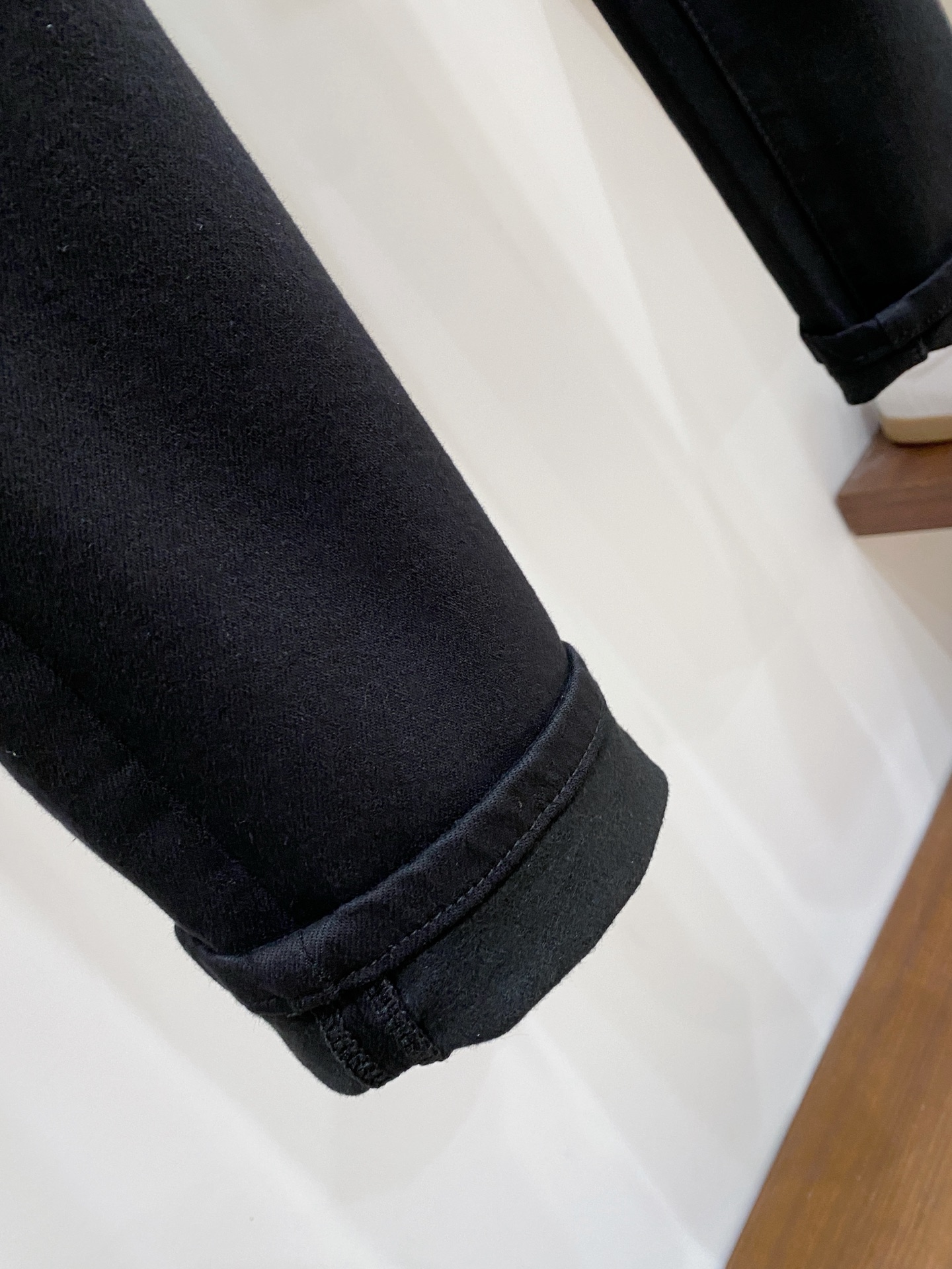 华伦天奴、 2025最新品，专柜同步有售，原单狠货，水洗休闲牛仔裤，进口原版水洗弹力面料，舒适有弹性，原