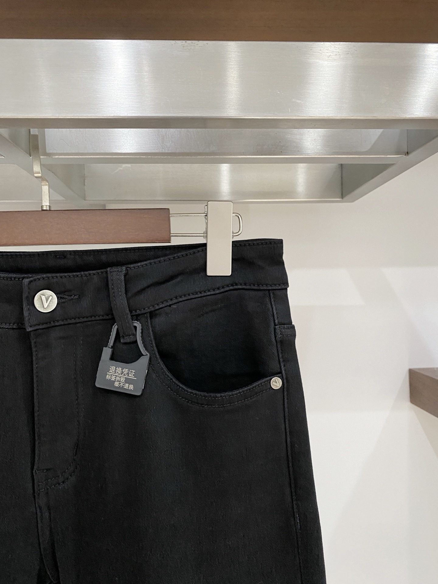 华伦天奴、 2025最新品，专柜同步有售，原单狠货，水洗休闲牛仔裤，进口原版水洗弹力面料，舒适有弹性，原