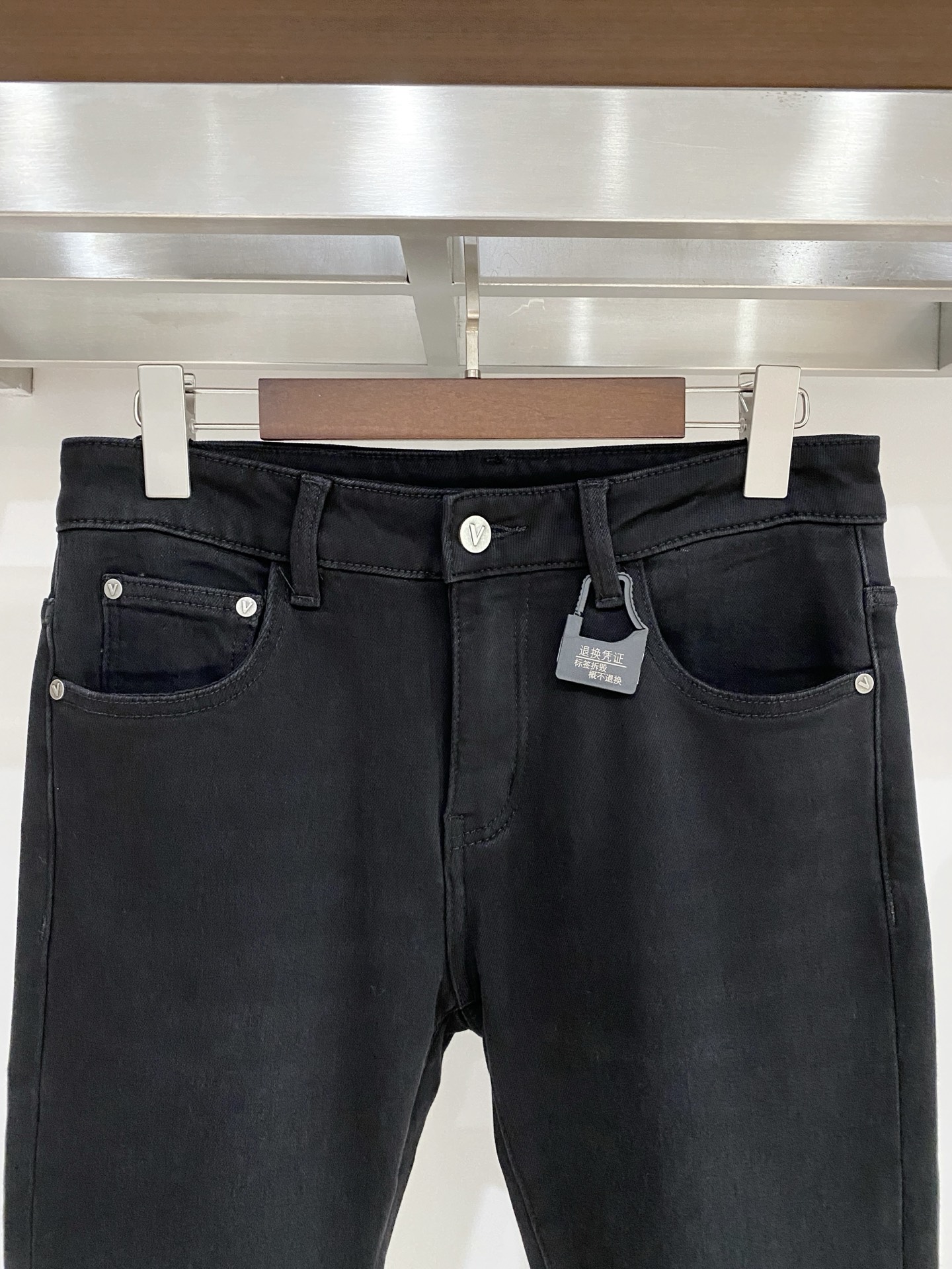 华伦天奴、 2025最新品，专柜同步有售，原单狠货，水洗休闲牛仔裤，进口原版水洗弹力面料，舒适有弹性，原