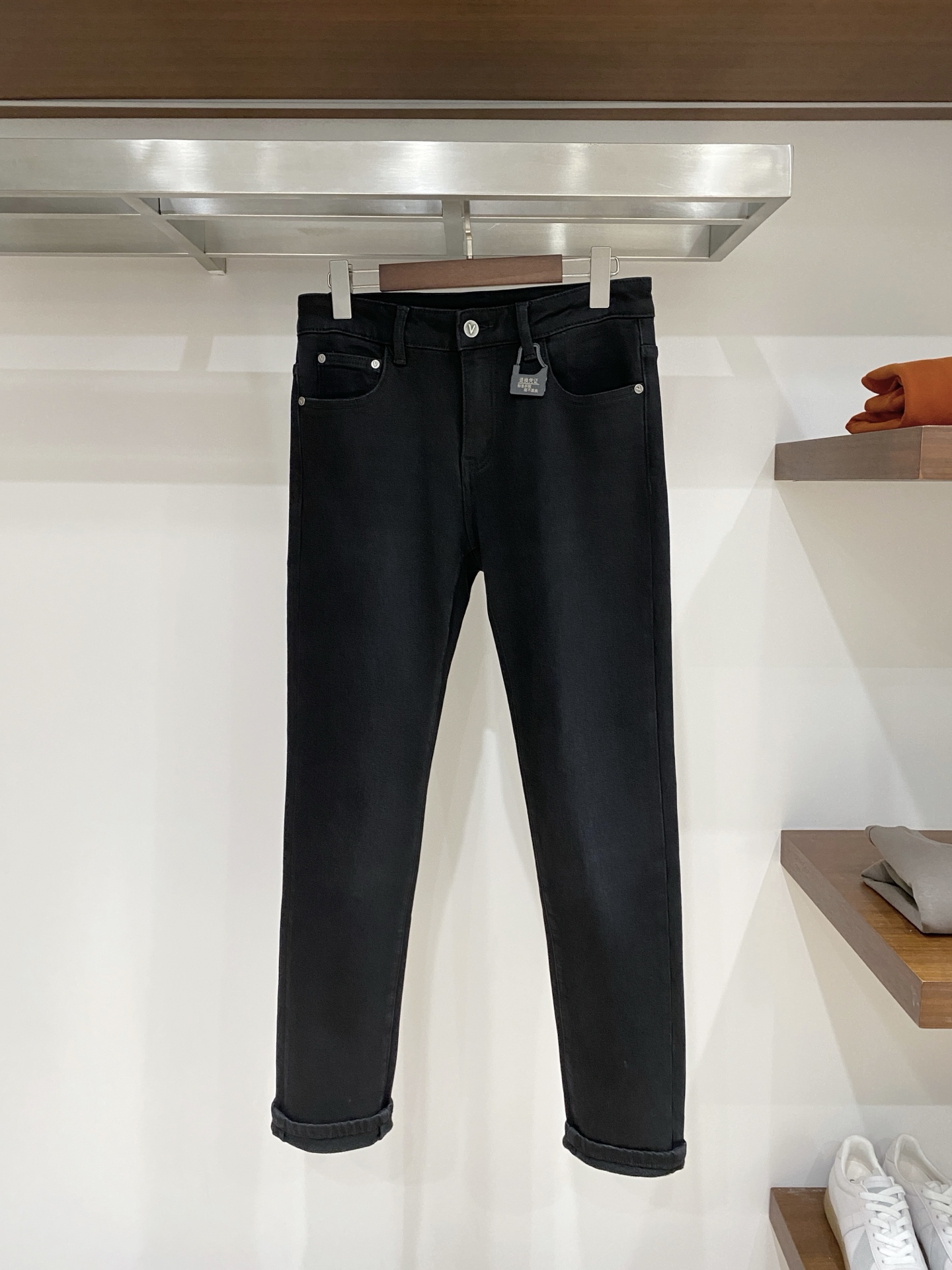 华伦天奴、 2025最新品，专柜同步有售，原单狠货，水洗休闲牛仔裤，进口原版水洗弹力面料，舒适有弹性，原