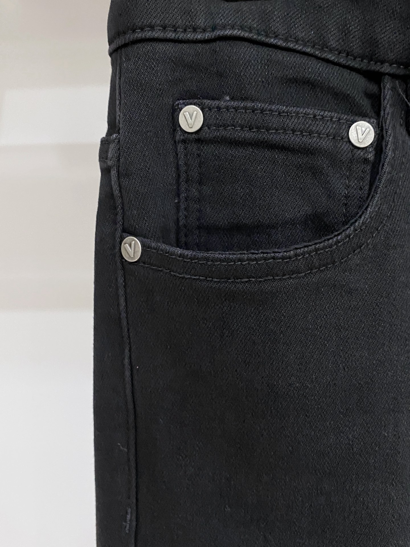 华伦天奴、 2025最新品，专柜同步有售，原单狠货，水洗休闲牛仔裤，进口原版水洗弹力面料，舒适有弹性，原