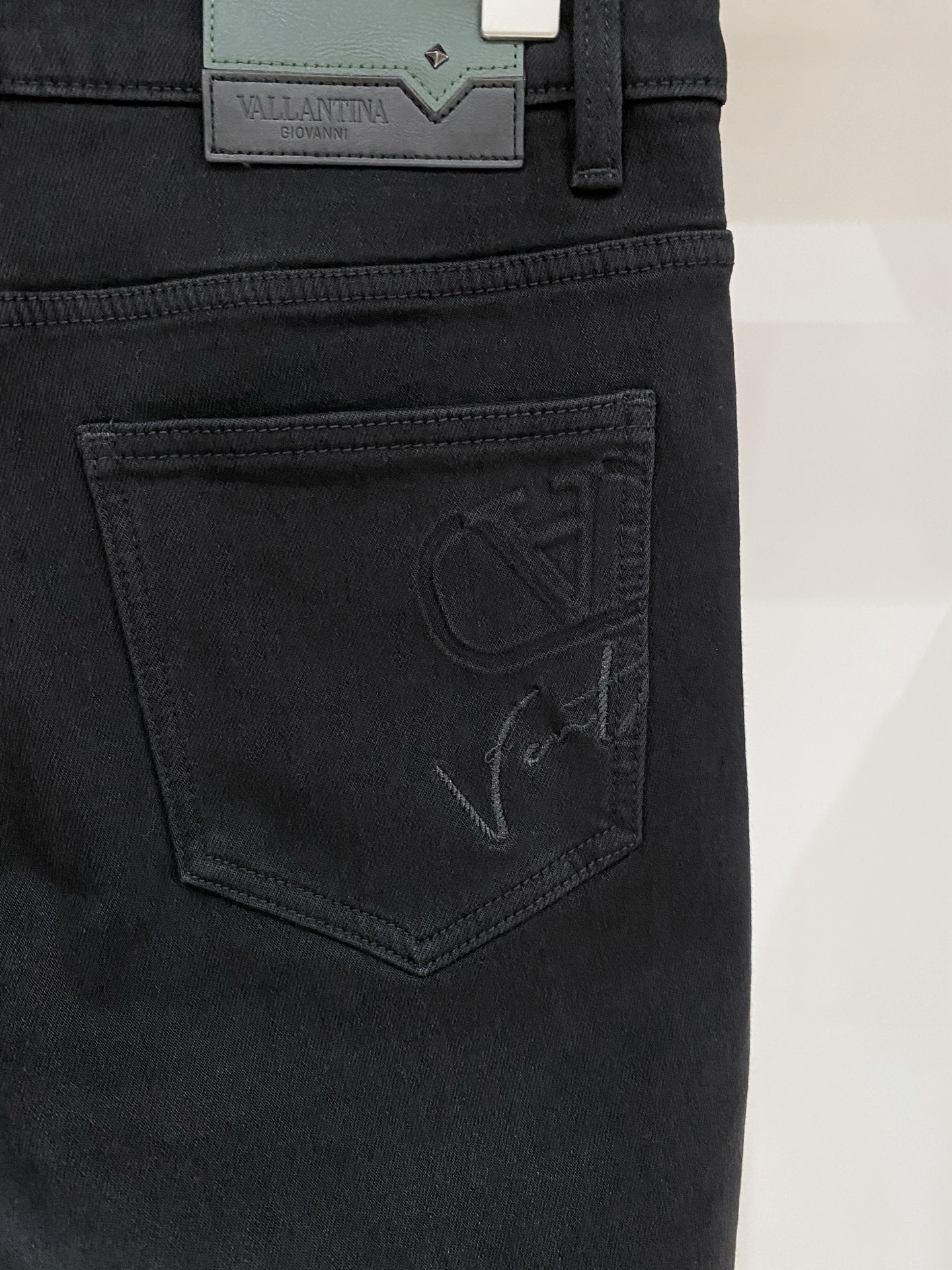 华伦天奴、 2025最新品，专柜同步有售，原单狠货，水洗休闲牛仔裤，进口原版水洗弹力面料，舒适有弹性，原