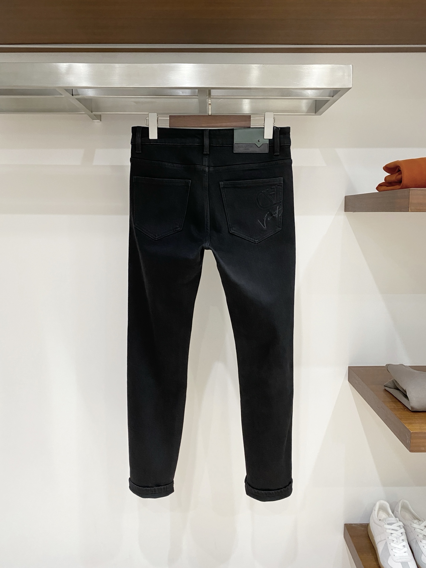 华伦天奴、 2025最新品，专柜同步有售，原单狠货，水洗休闲牛仔裤，进口原版水洗弹力面料，舒适有弹性，原