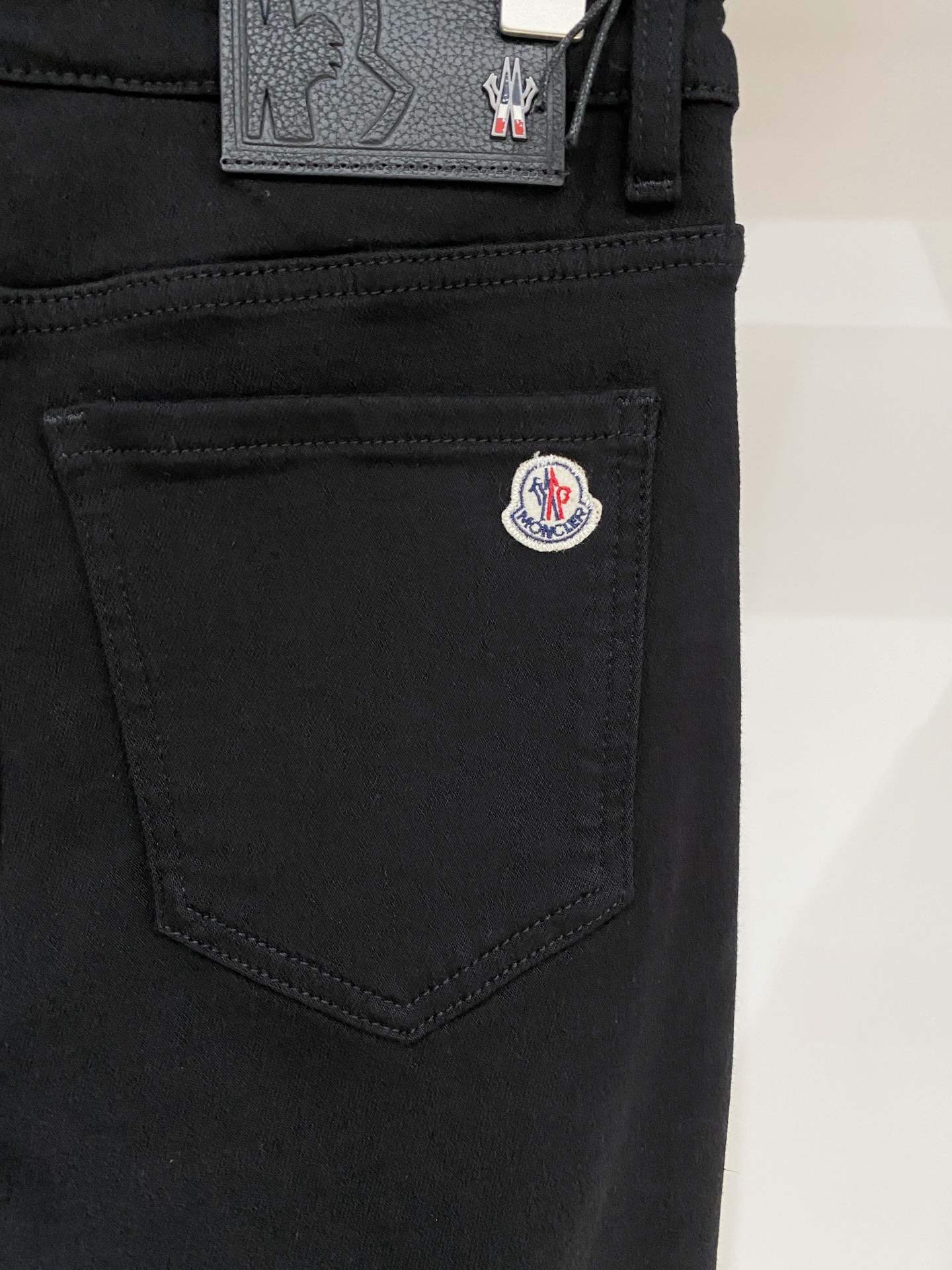 蒙口、 2025最新品，专柜同步有售，原单狠货，水洗休闲牛仔裤，进口原版水洗弹力面料，舒适有弹性，原版五