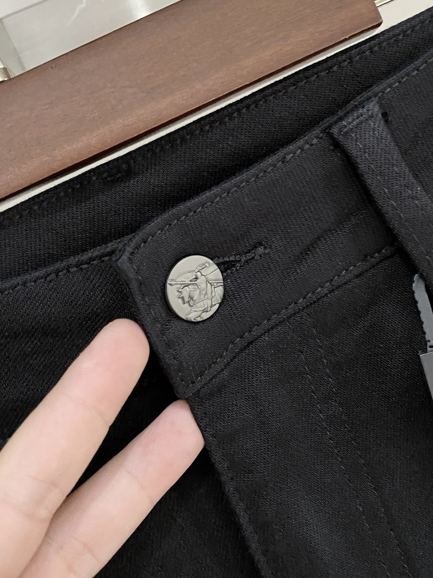 巴宝莉、 2025最新品，专柜同步有售，原单狠货，水洗休闲牛仔裤，进口原版水洗弹力面料，舒适有弹性，原版