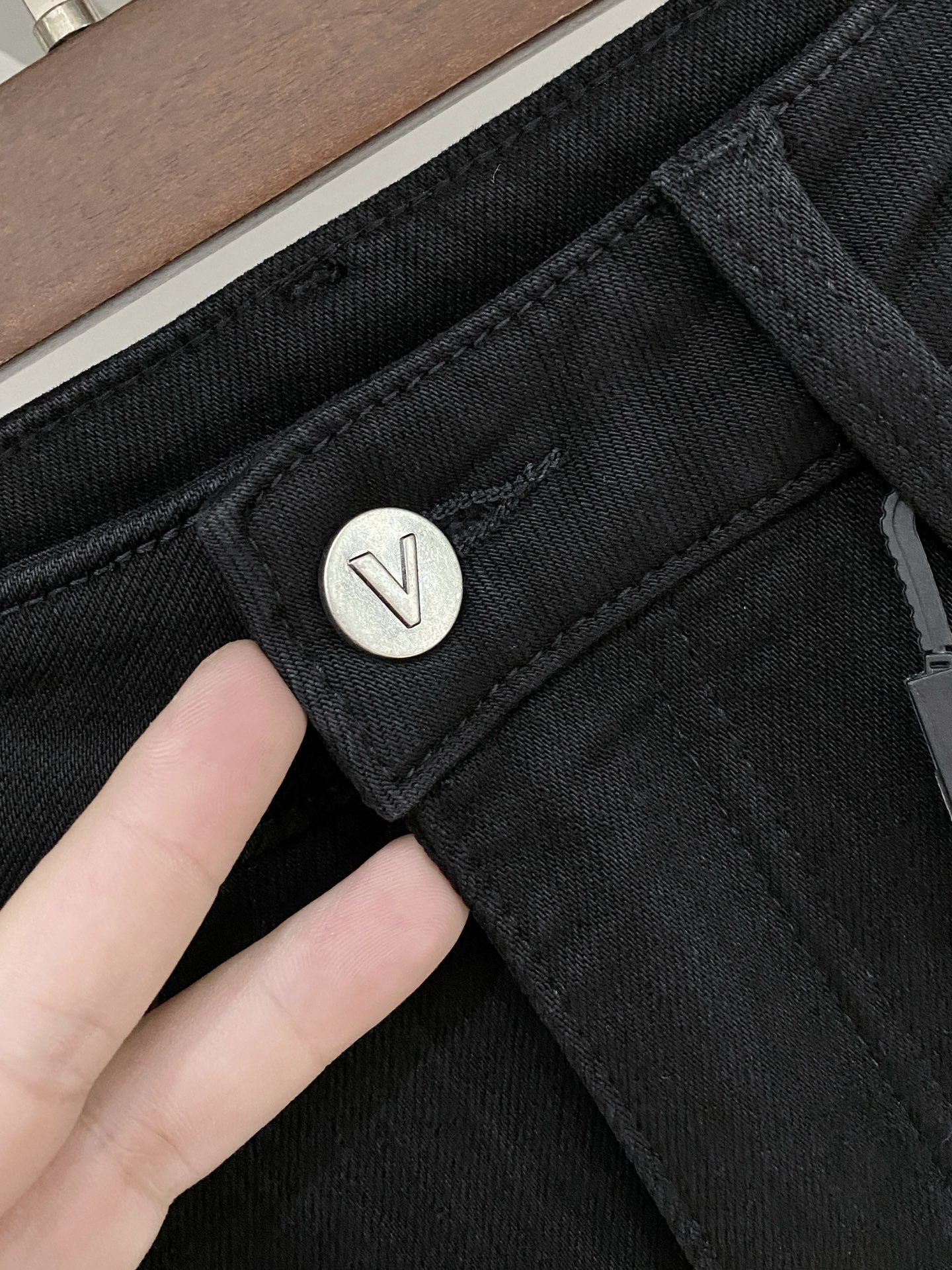 华伦天奴、 2025最新品，专柜同步有售，原单狠货，水洗休闲牛仔裤，进口原版水洗弹力面料，舒适有弹性，原