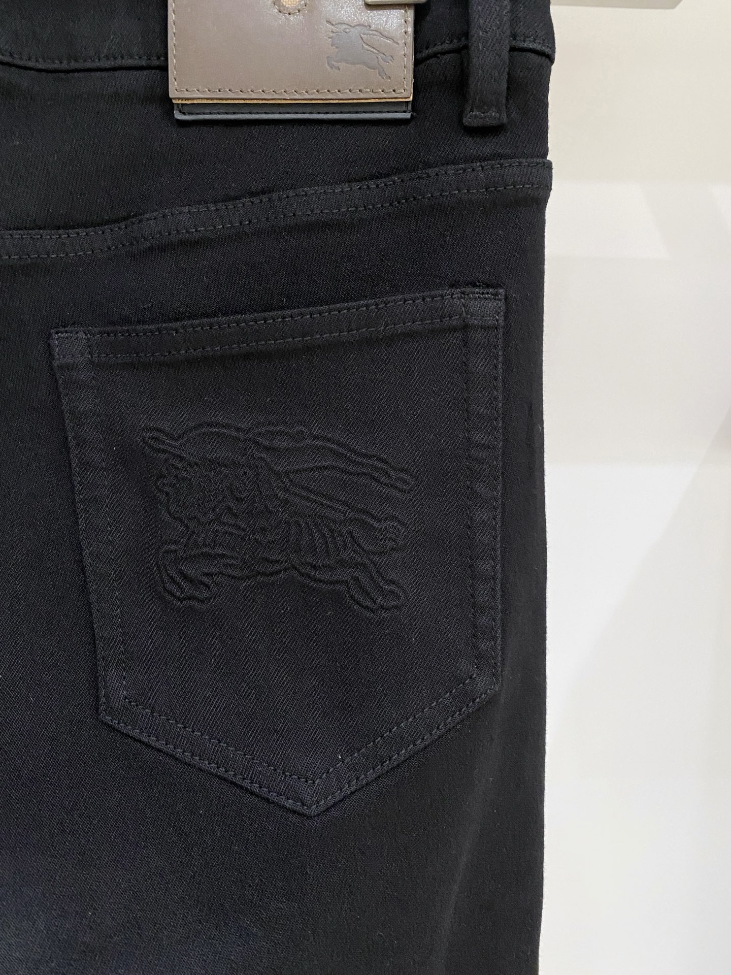 巴宝莉、 2025最新品，专柜同步有售，原单狠货，水洗休闲牛仔裤，进口原版水洗弹力面料，舒适有弹性，原版