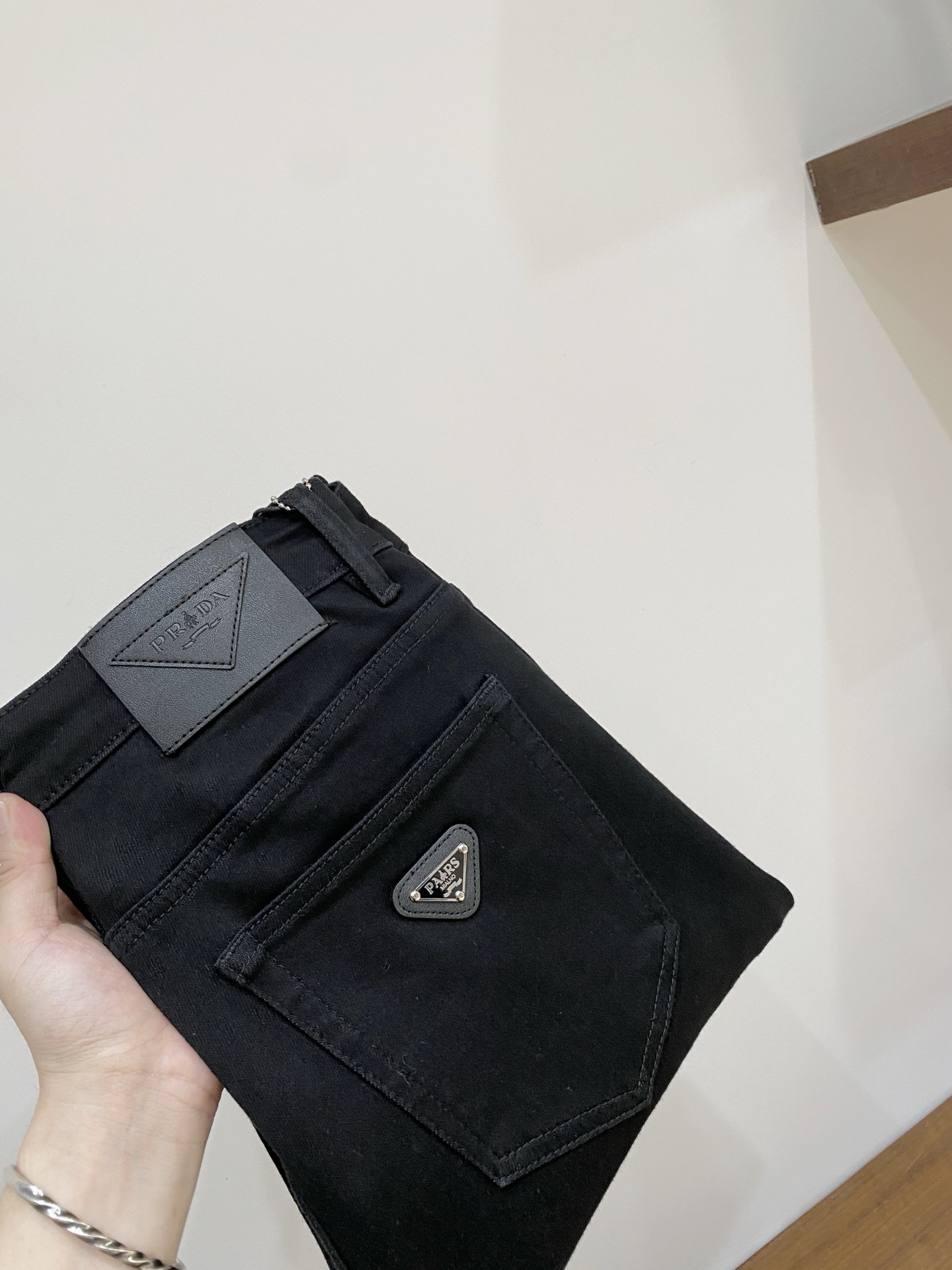 普拉达、 2025最新品，专柜同步有售，原单狠货，水洗休闲牛仔裤，进口原版水洗弹力面料，舒适有弹性，原版