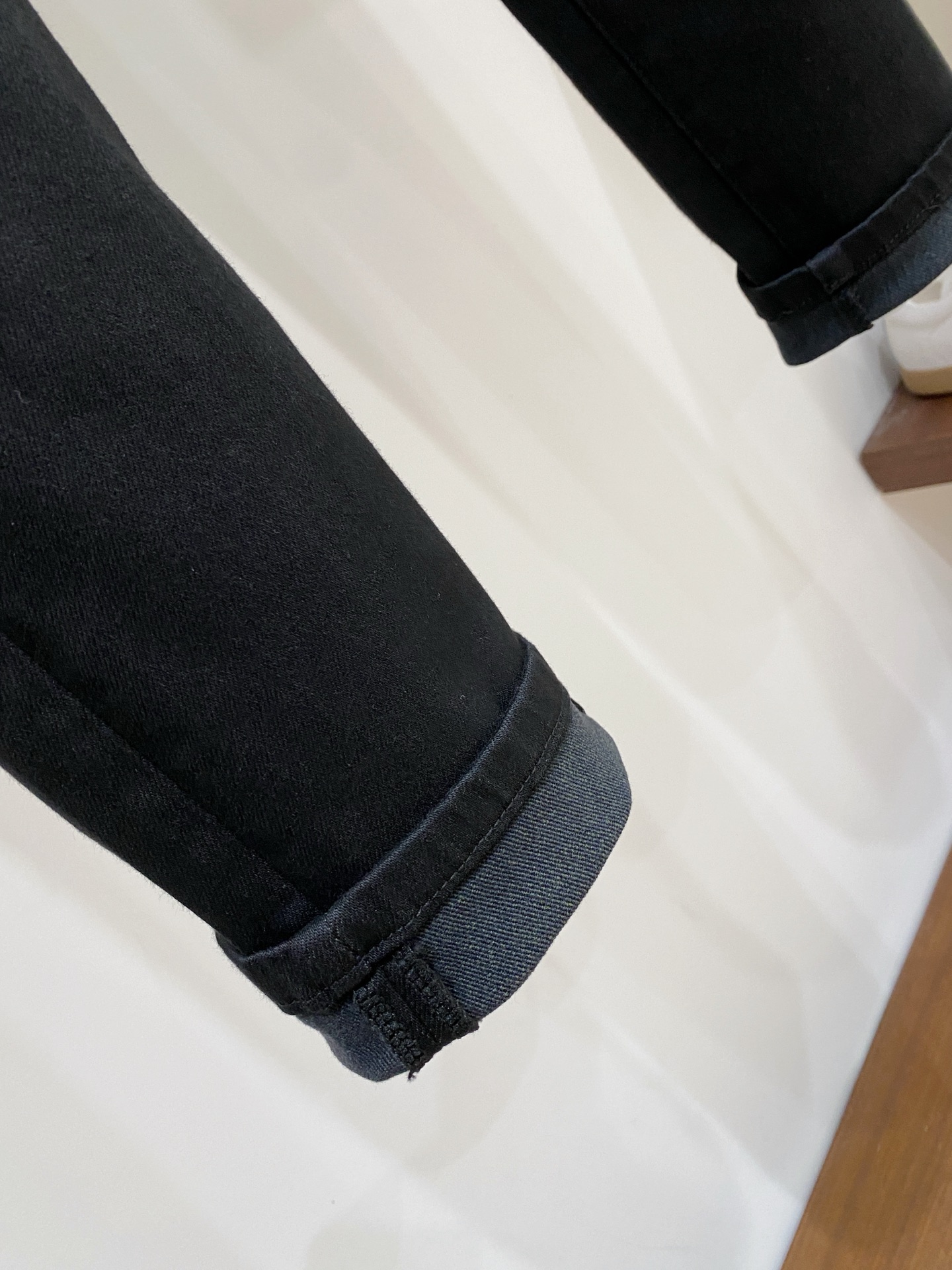 普拉达、 2025最新品，专柜同步有售，原单狠货，水洗休闲牛仔裤，进口原版水洗弹力面料，舒适有弹性，原版