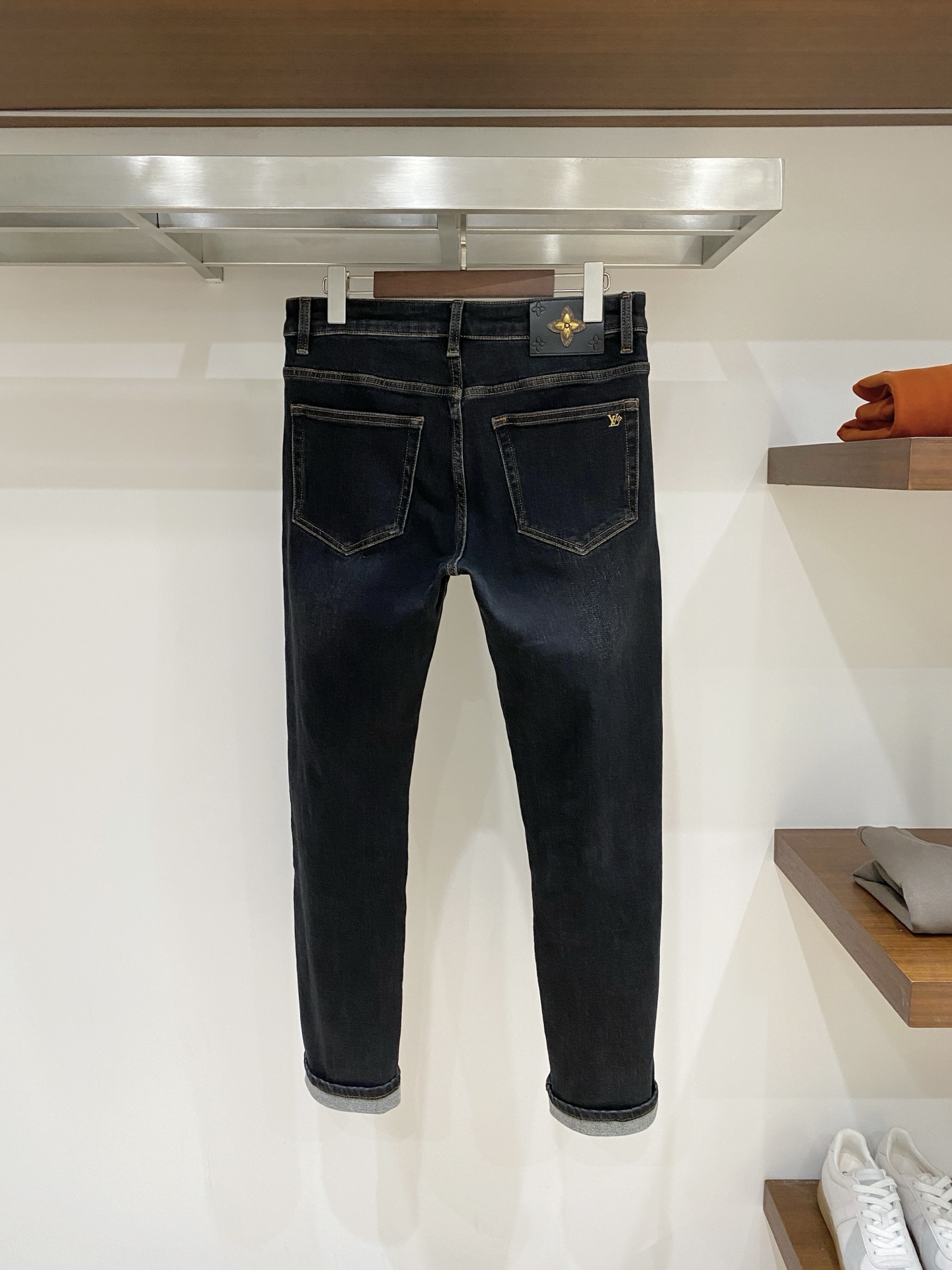 LV、 2025最新品，专柜同步有售，原单狠货，水洗休闲牛仔裤，进口原版水洗弹力面料，舒适有弹性，原版五