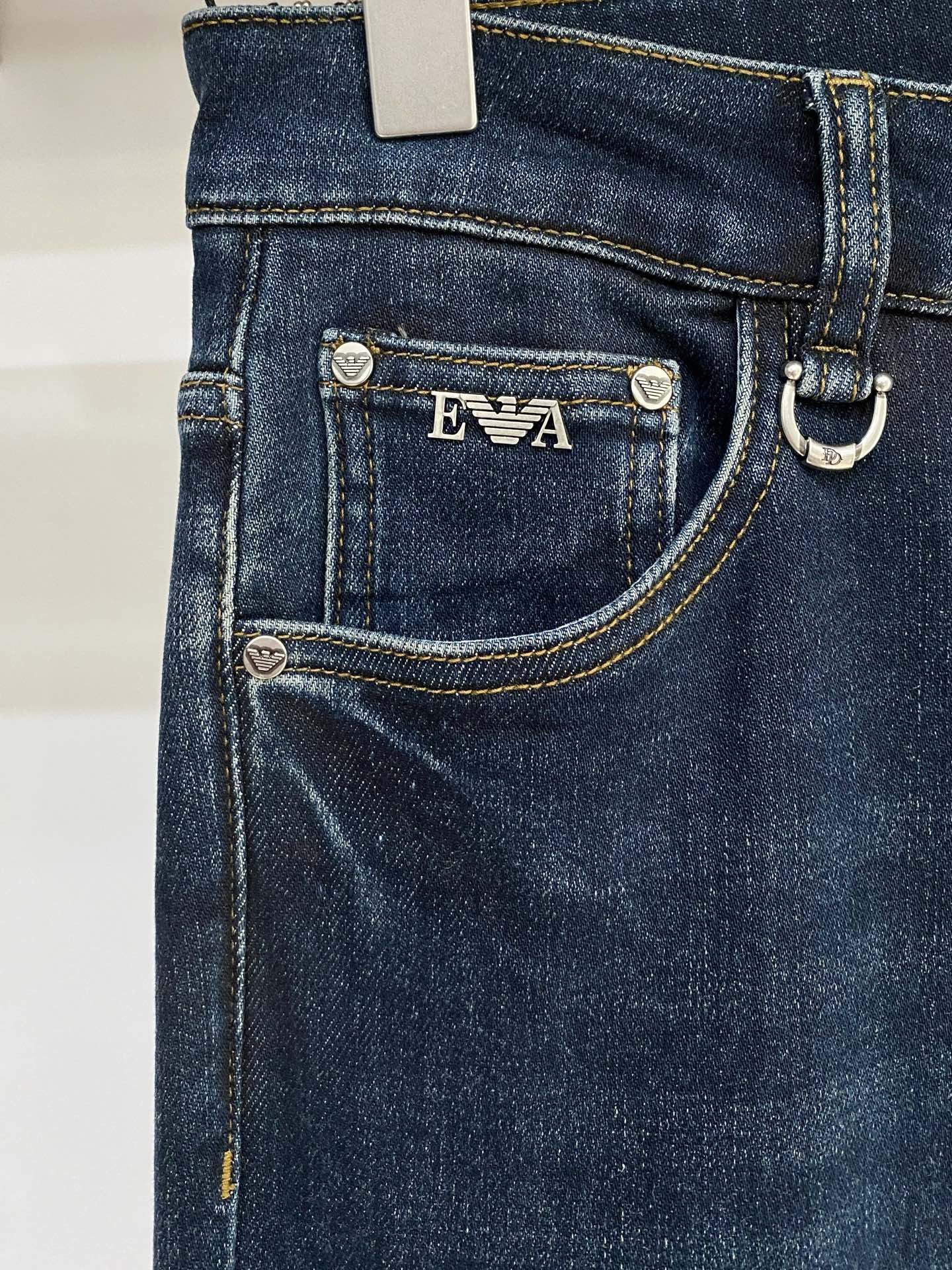 阿玛尼、 2025最新品，专柜同步有售，原单狠货，水洗休闲牛仔裤，进口原版水洗弹力面料，舒适有弹性，原版