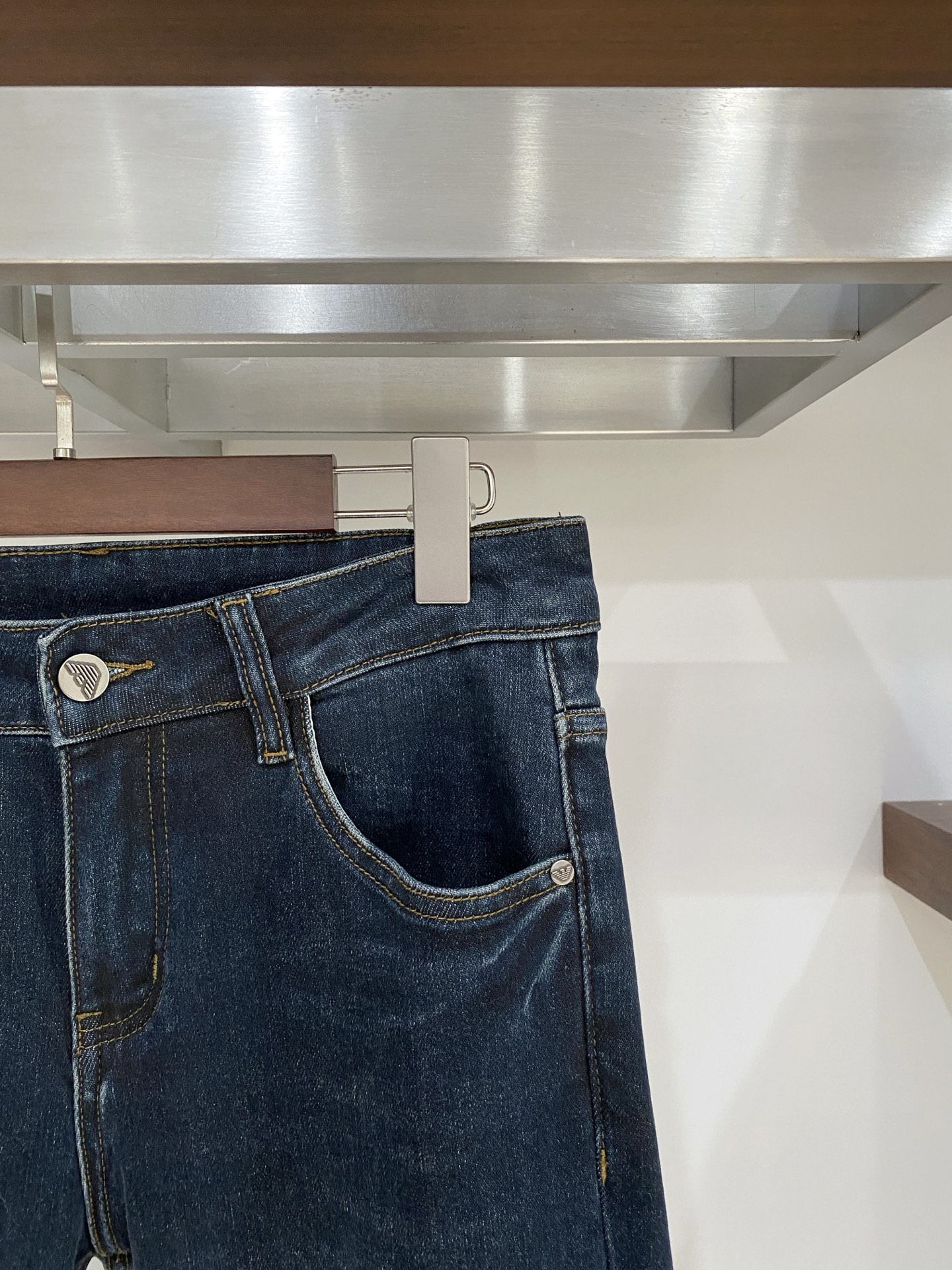 阿玛尼、 2025最新品，专柜同步有售，原单狠货，水洗休闲牛仔裤，进口原版水洗弹力面料，舒适有弹性，原版