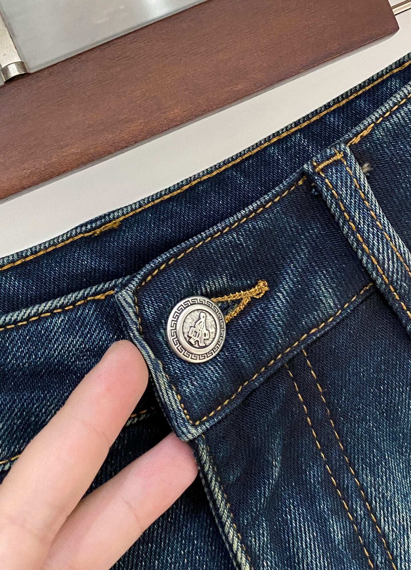 普拉达、 2025最新品，专柜同步有售，原单狠货，水洗休闲牛仔裤，进口原版水洗弹力面料，舒适有弹性，原版