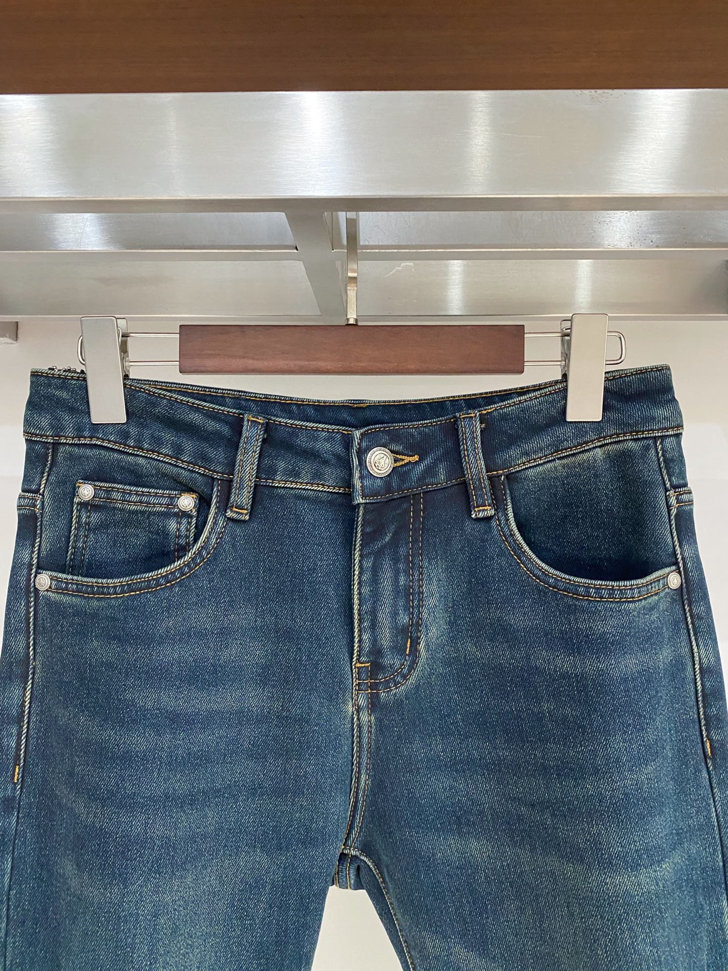 普拉达、 2025最新品，专柜同步有售，原单狠货，水洗休闲牛仔裤，进口原版水洗弹力面料，舒适有弹性，原版