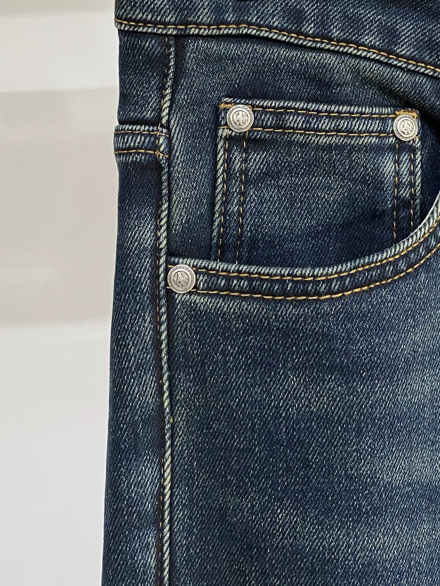 普拉达、 2025最新品，专柜同步有售，原单狠货，水洗休闲牛仔裤，进口原版水洗弹力面料，舒适有弹性，原版