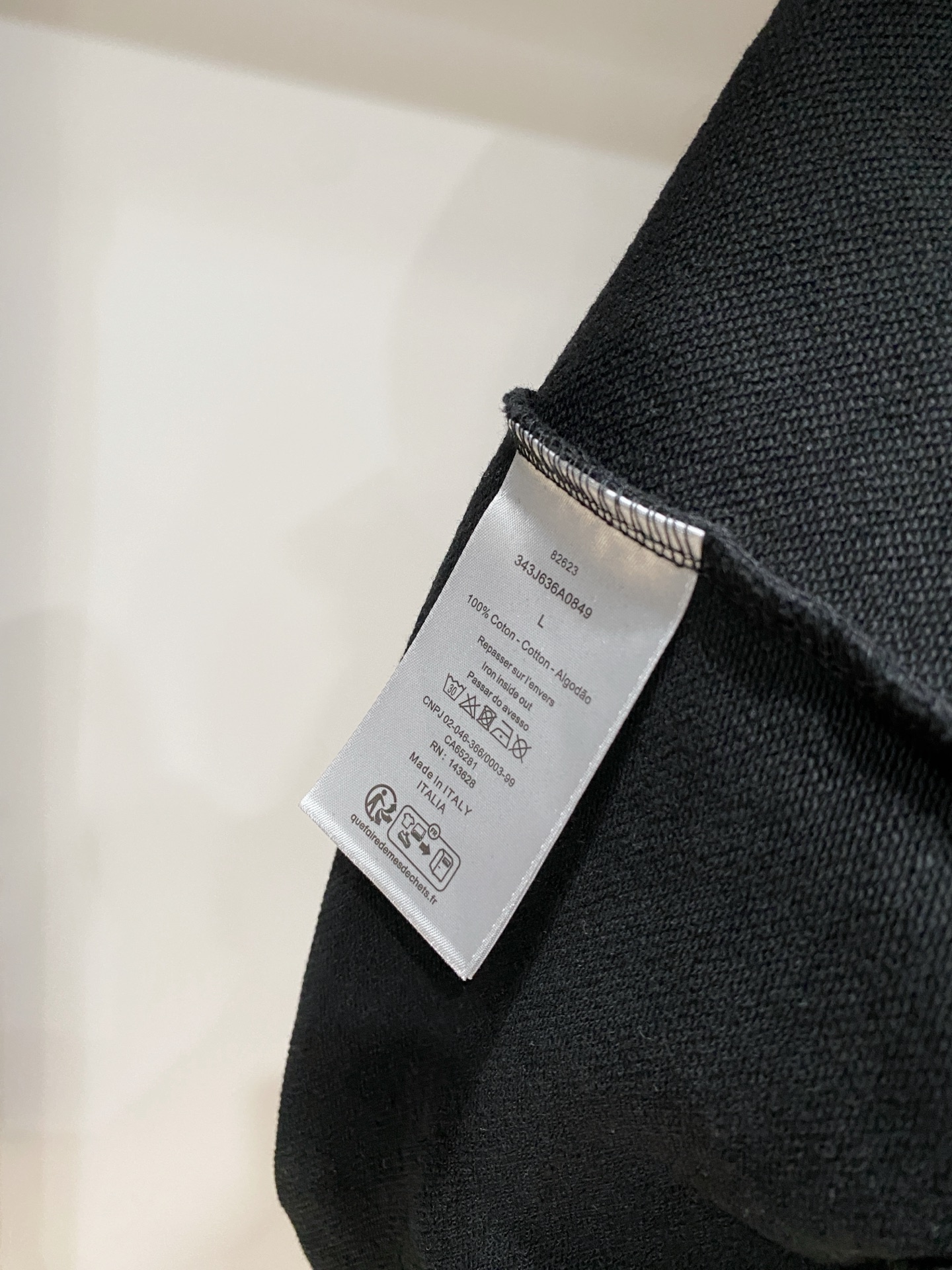 迪奥、2025新品卫衣，帅气时尚，胸前精致刺绣字母logo，简约百搭款。面料棉 不仅挺括，保持潮流的廓形