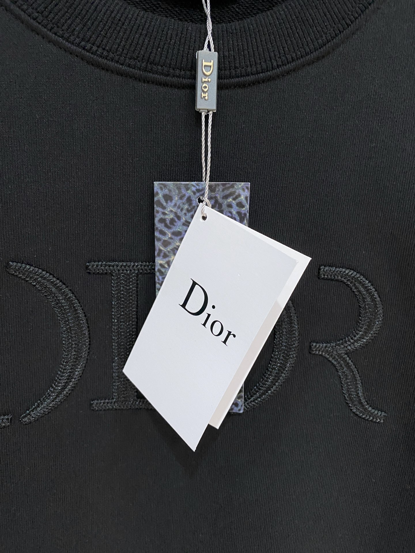 迪奥、2025新品卫衣，帅气时尚，胸前精致刺绣字母logo，简约百搭款。面料棉 不仅挺括，保持潮流的廓形