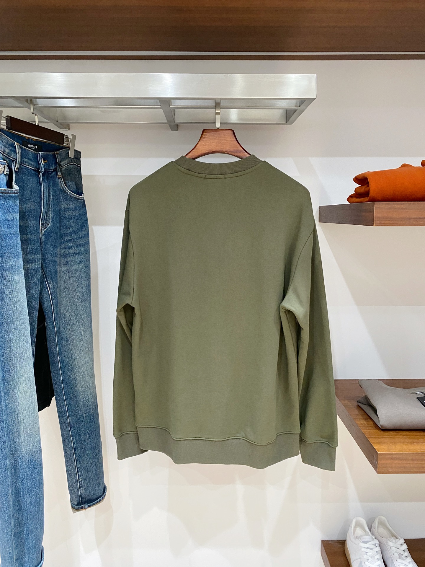 迪奥、2025新品卫衣，帅气时尚，胸前精致刺绣字母logo，简约百搭款。面料棉 不仅挺括，保持潮流的廓形