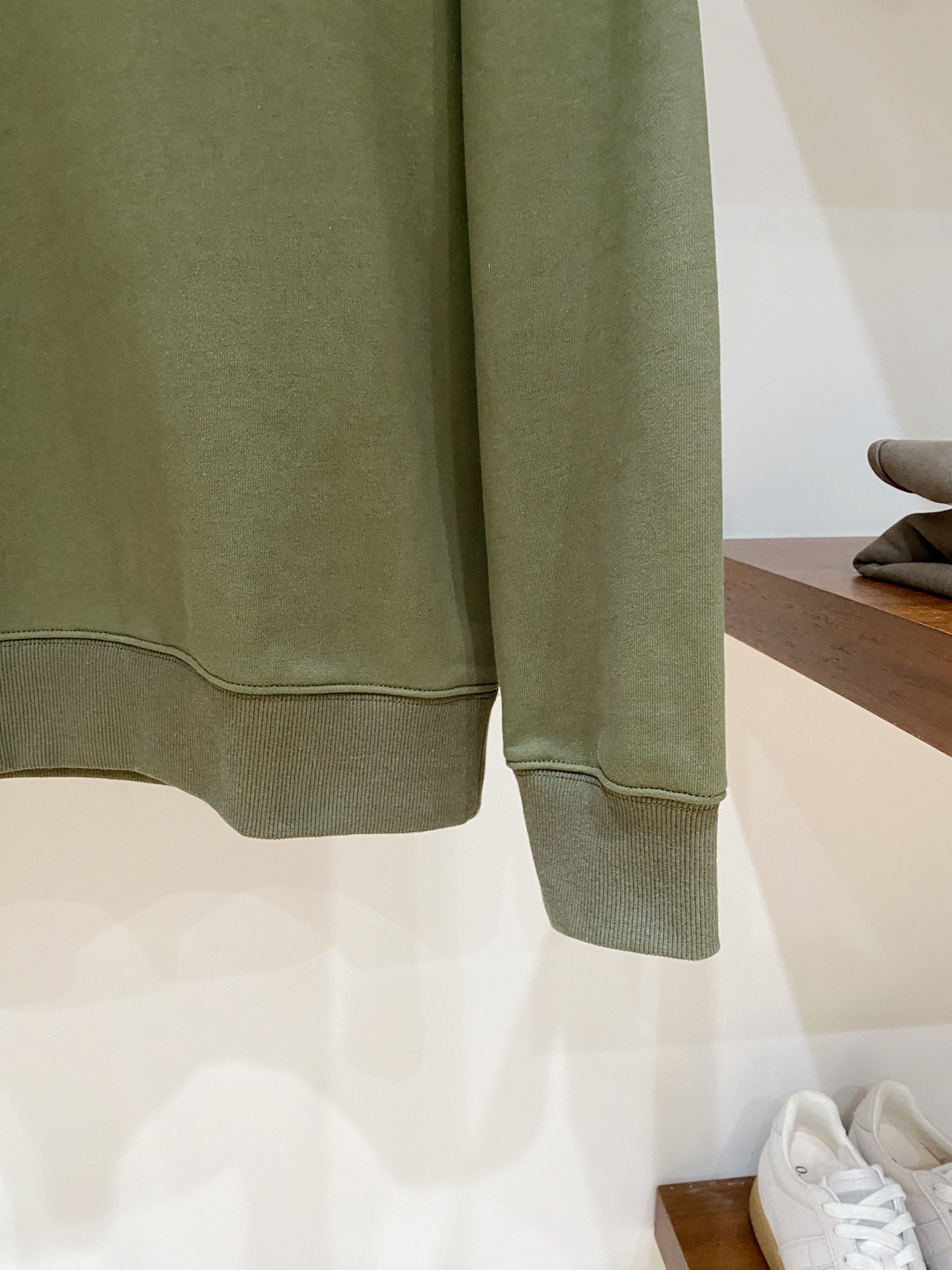 迪奥、2025新品卫衣，帅气时尚，胸前精致刺绣字母logo，简约百搭款。面料棉 不仅挺括，保持潮流的廓形