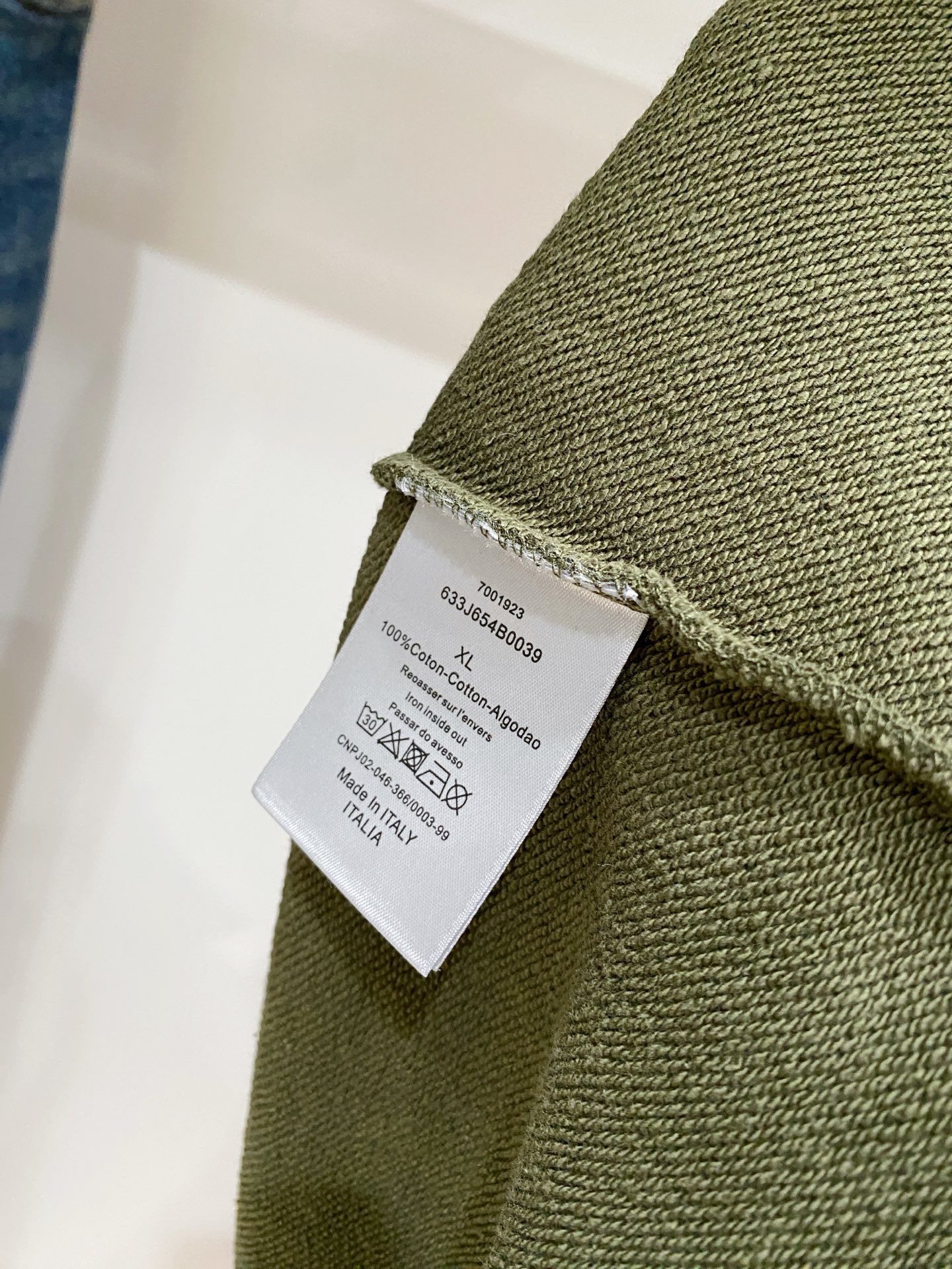 迪奥、2025新品卫衣，帅气时尚，胸前精致刺绣字母logo，简约百搭款。面料棉 不仅挺括，保持潮流的廓形