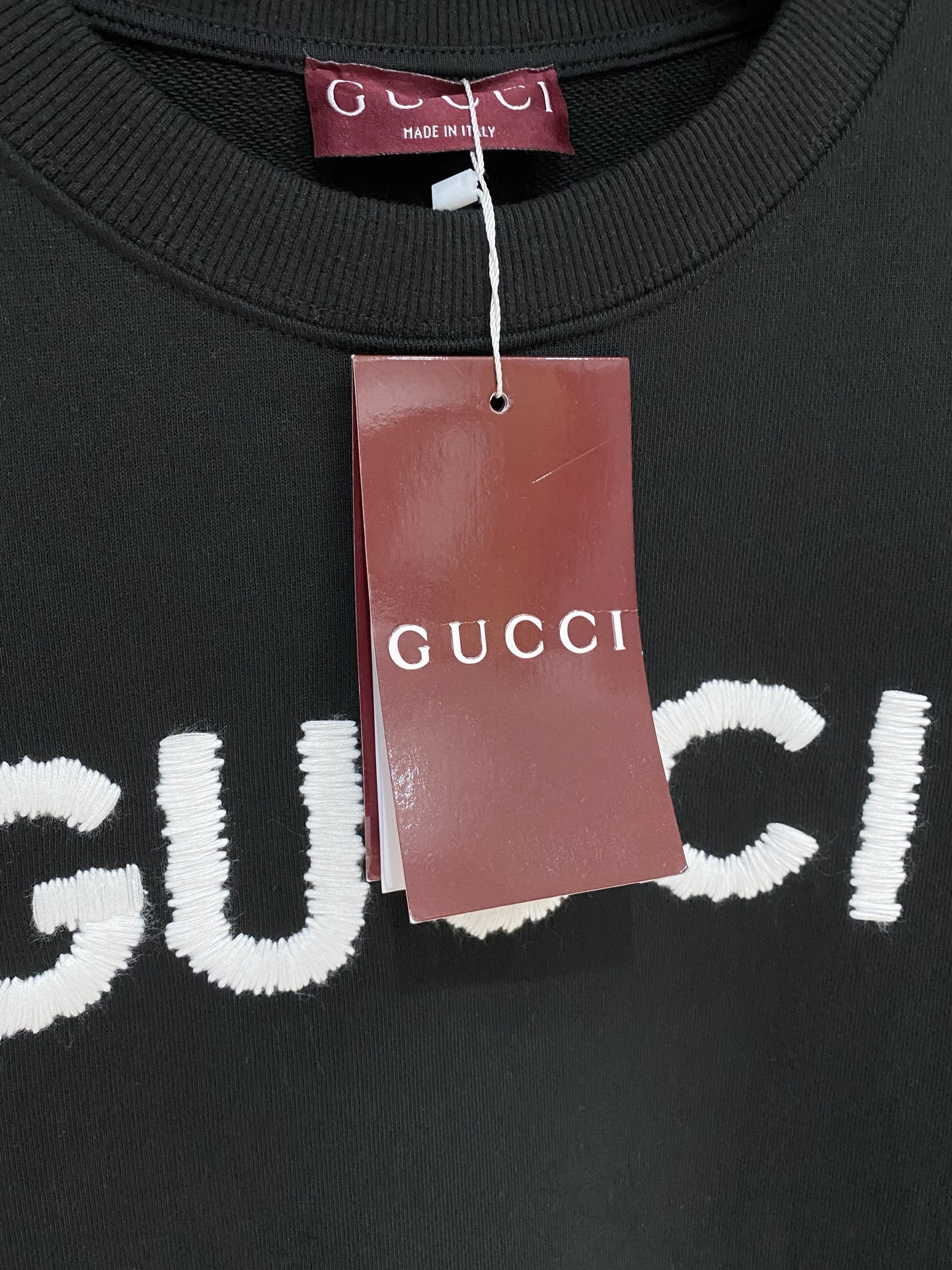 古奇、2025新品卫衣，帅气时尚，胸口精致刺绣字母logo，简约百搭款。面料棉 不仅挺括，保持潮流的廓形