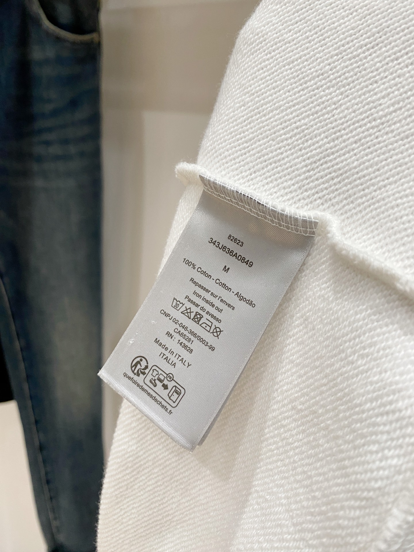 迪奥、2025新品卫衣，帅气时尚，胸前精致刺绣字母logo，简约百搭款。面料棉 不仅挺括，保持潮流的廓形