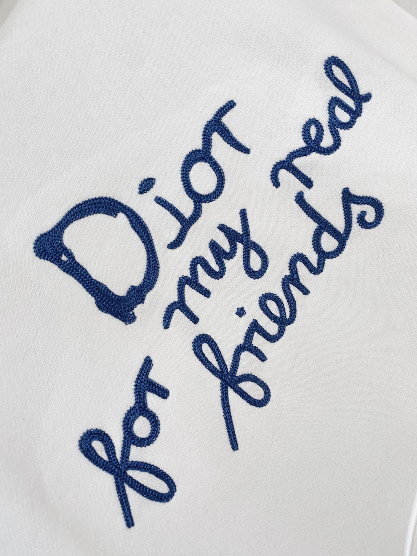 迪奥、2025新品卫衣，帅气时尚，胸前精致刺绣字母logo，简约百搭款。面料棉 不仅挺括，保持潮流的廓形