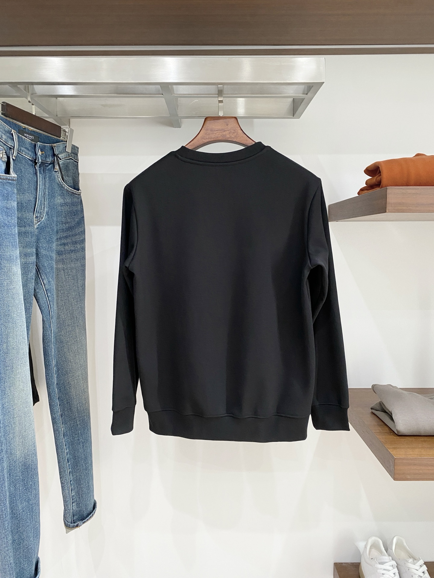 lP🆕、2025新品加绒卫衣，时尚帅气，简约百搭款，胸前精致刺绣图案字母logo，定制原版面料，不仅挺括