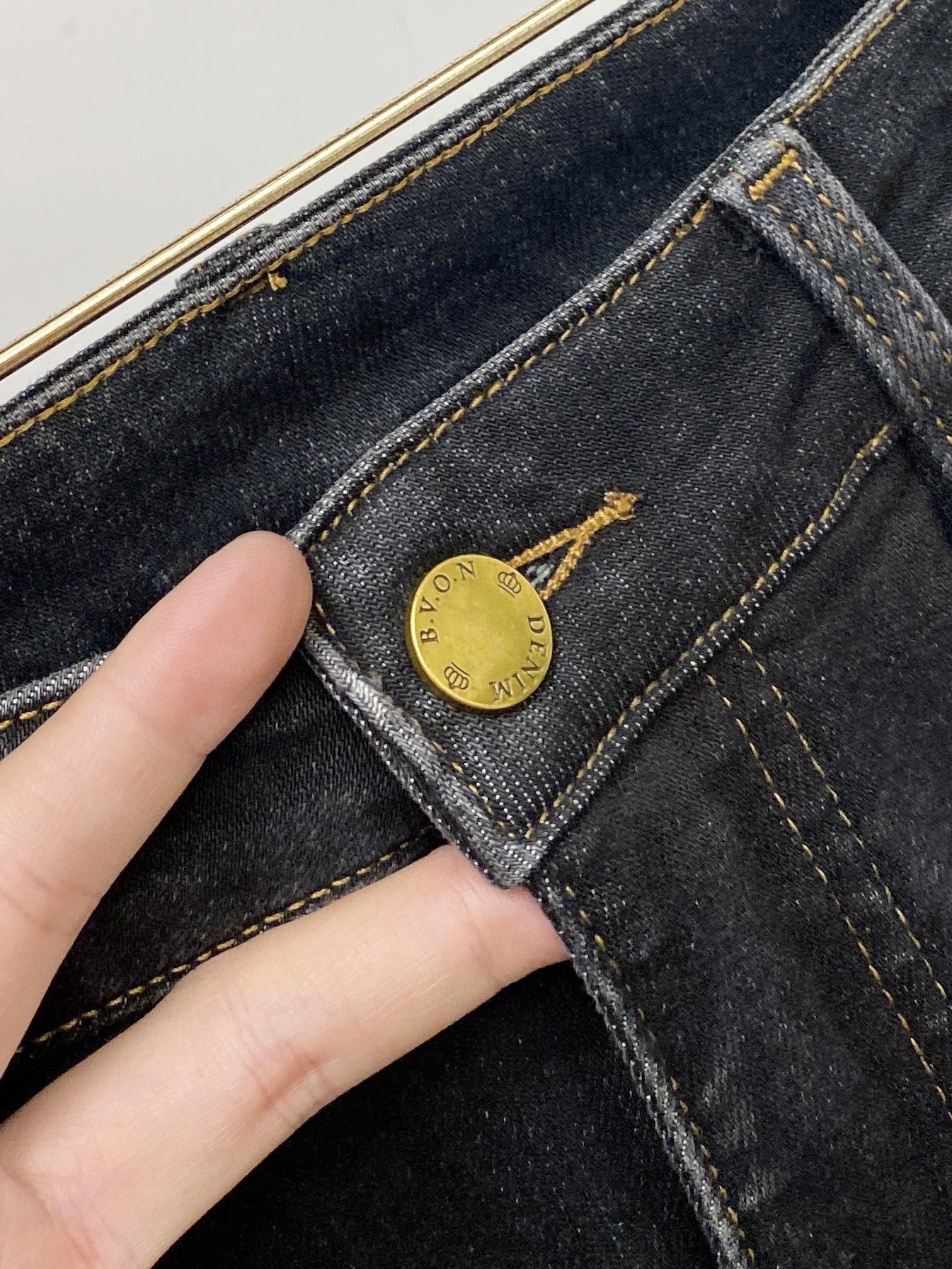 LV、 2025最新品，专柜同步有售，原单狠货，水洗休闲牛仔裤，进口原版水洗弹力面料，舒适有弹性，原版五