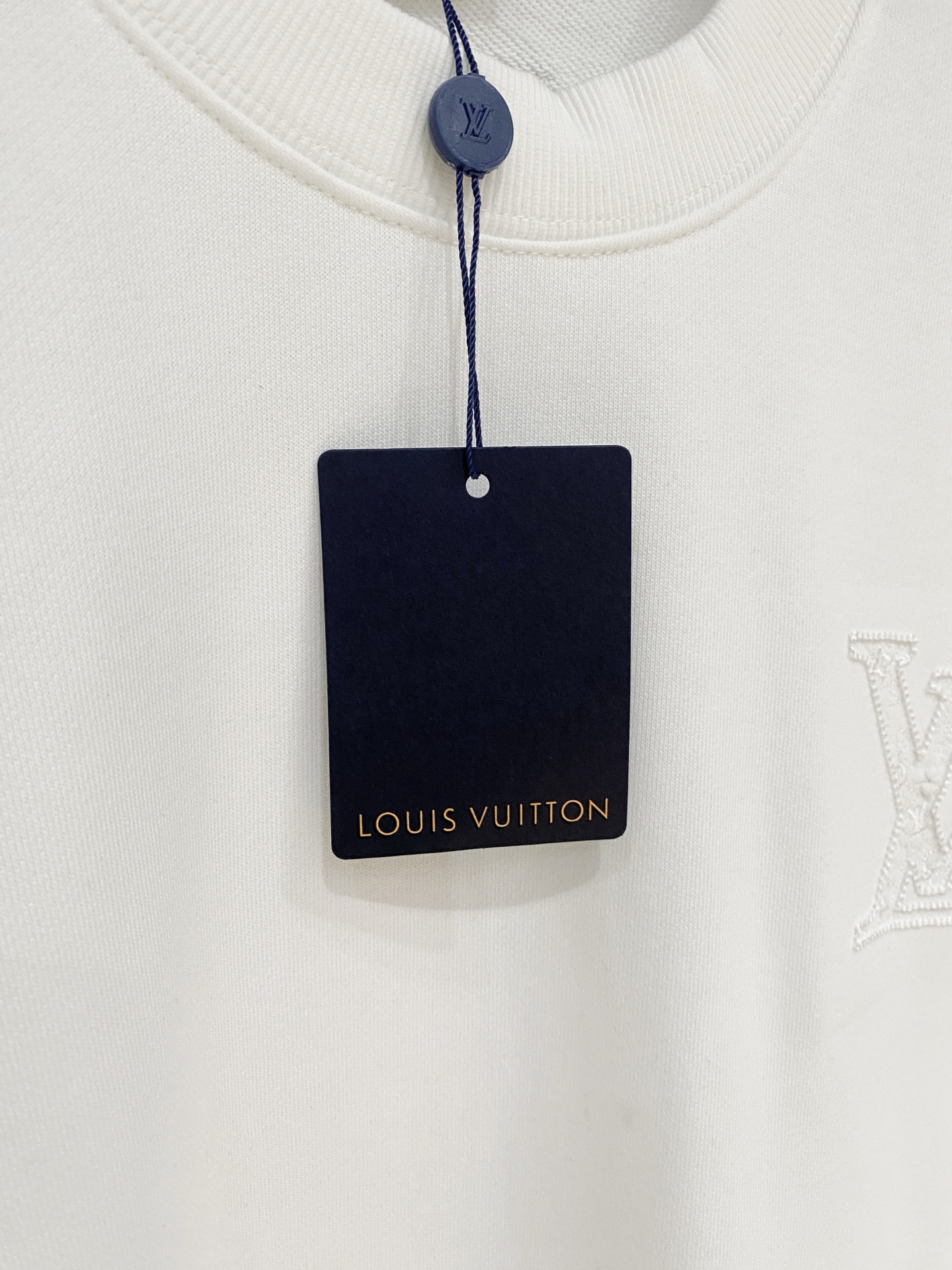 路易威登、2025新品卫衣，帅气时尚，胸前精致刺绣字母logo，简约百搭款。面料棉 不仅挺括，保持潮流的