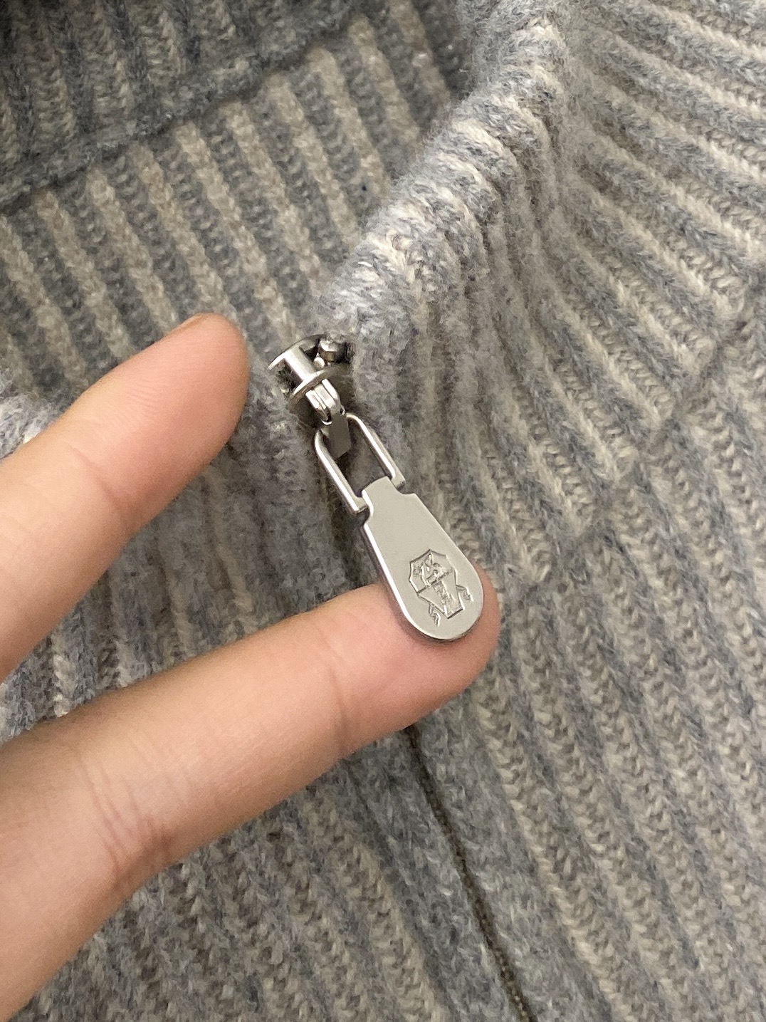 Brunello Cucinelli、2025新品羊毛衣外套 具有手感细腻柔软，可直接与肌肤接触，让暖心