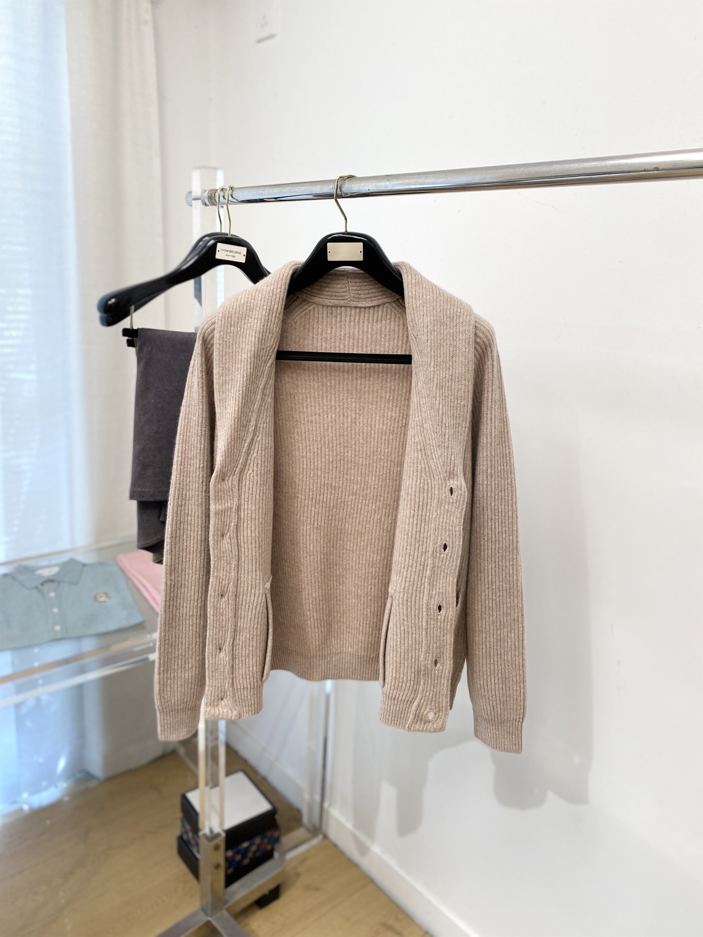 lP🆕、2025新品针织开衫羊毛衣外套 具有手感细腻柔软，可直接与肌肤接触，让暖心的纱线变化出细腻的质感