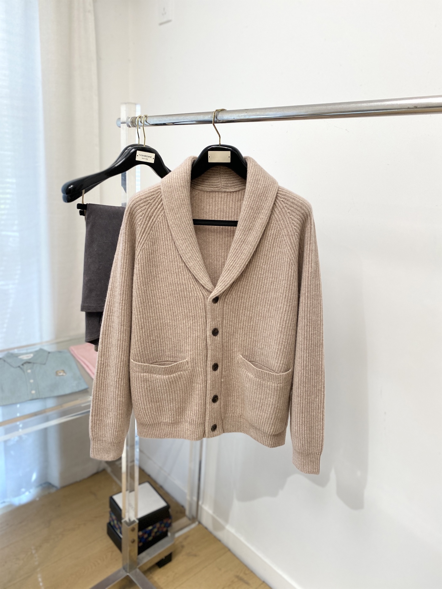 lP🆕、2025新品针织开衫羊毛衣外套 具有手感细腻柔软，可直接与肌肤接触，让暖心的纱线变化出细腻的质感