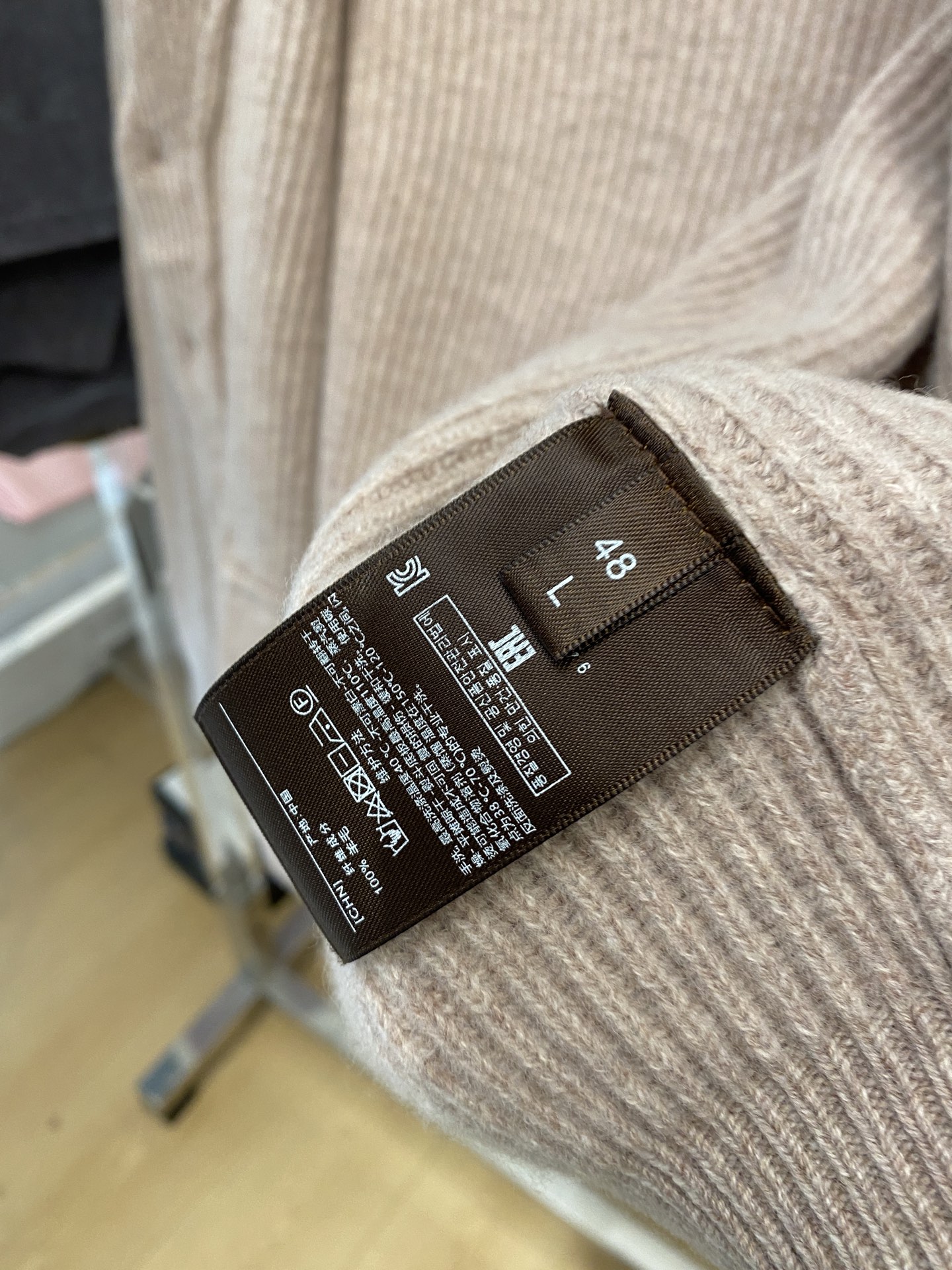 lP🆕、2025新品针织开衫羊毛衣外套 具有手感细腻柔软，可直接与肌肤接触，让暖心的纱线变化出细腻的质感