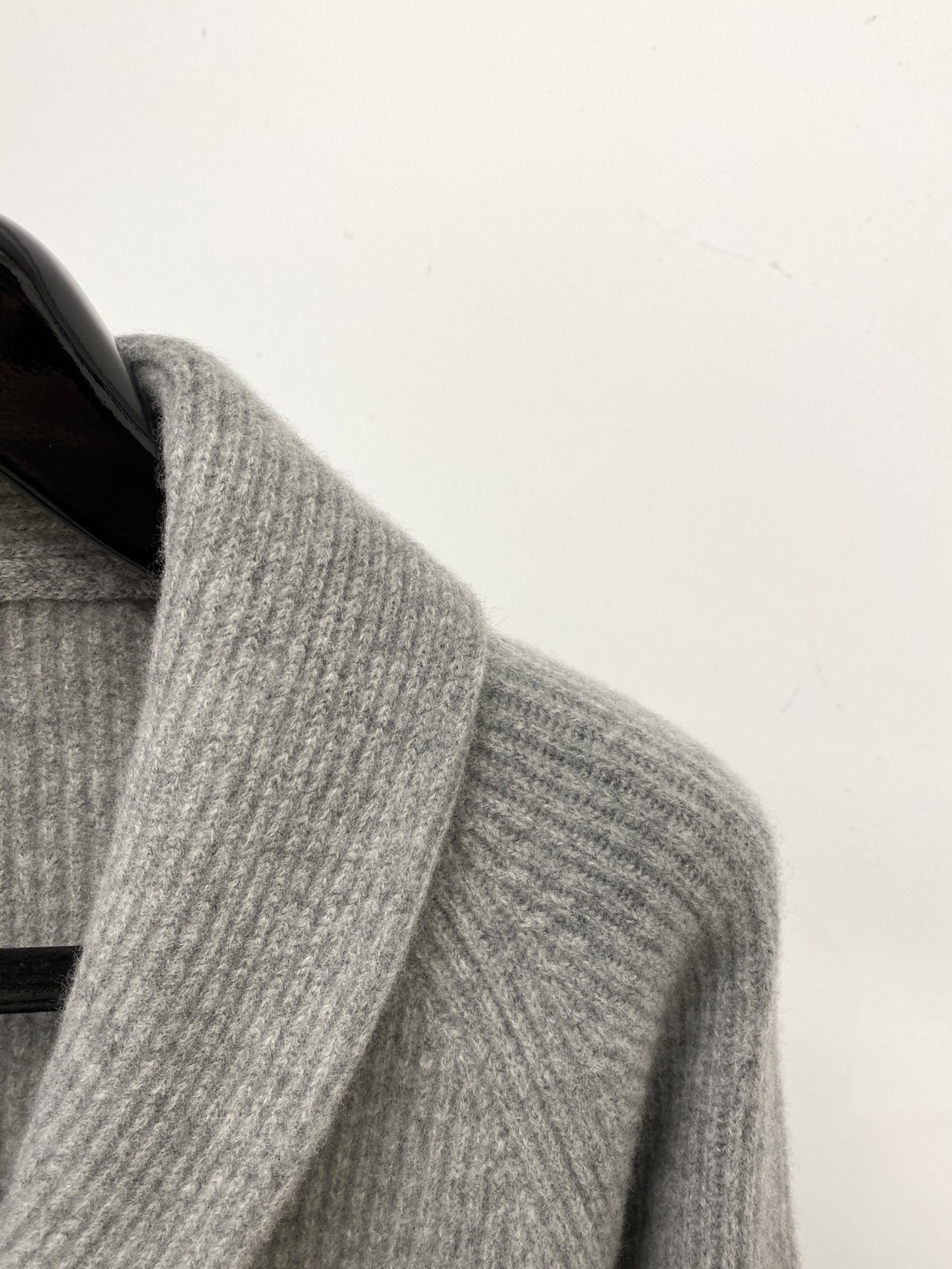 lP🆕、2025新品针织开衫羊毛衣外套 具有手感细腻柔软，可直接与肌肤接触，让暖心的纱线变化出细腻的质感