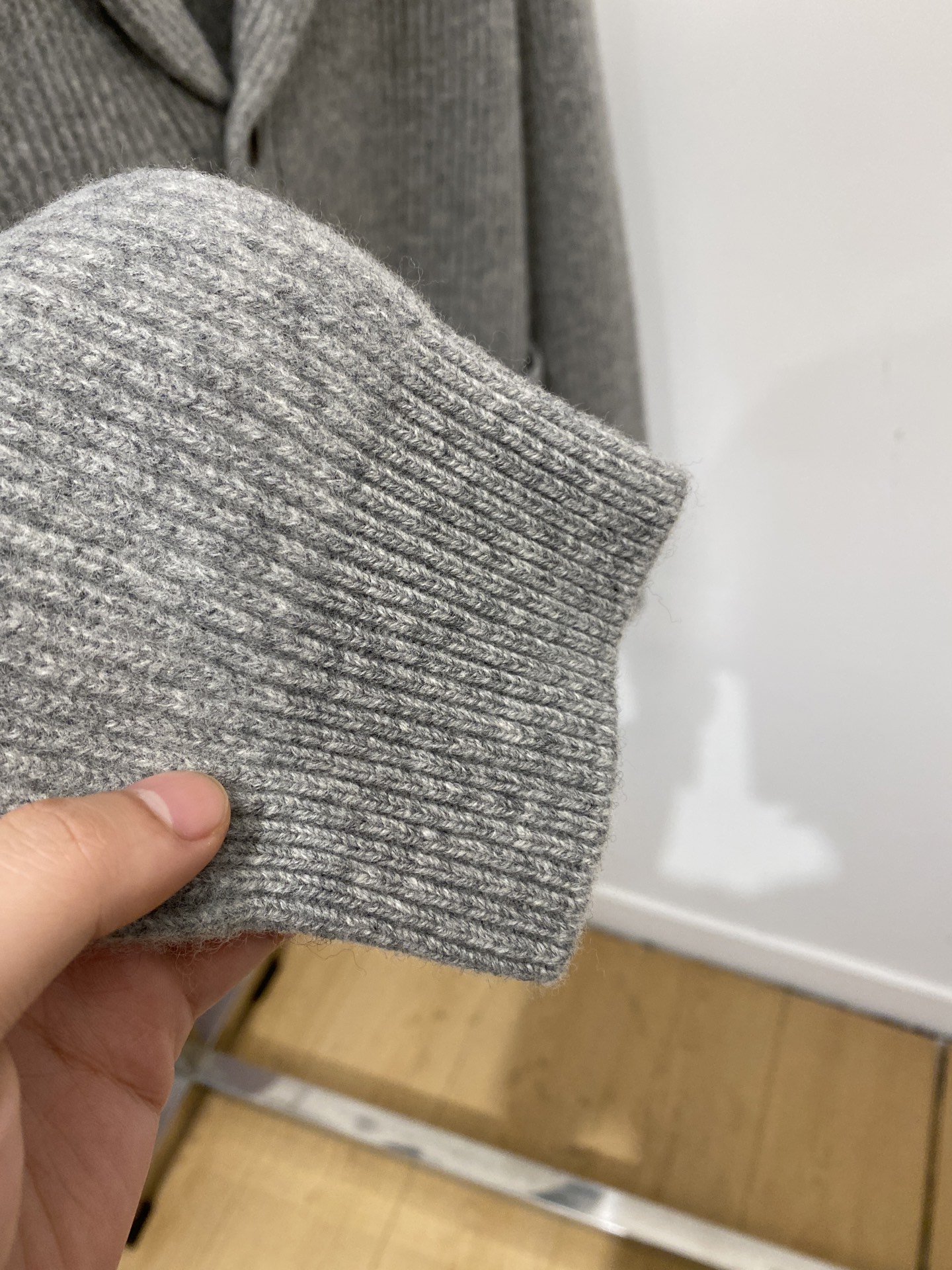 lP🆕、2025新品针织开衫羊毛衣外套 具有手感细腻柔软，可直接与肌肤接触，让暖心的纱线变化出细腻的质感