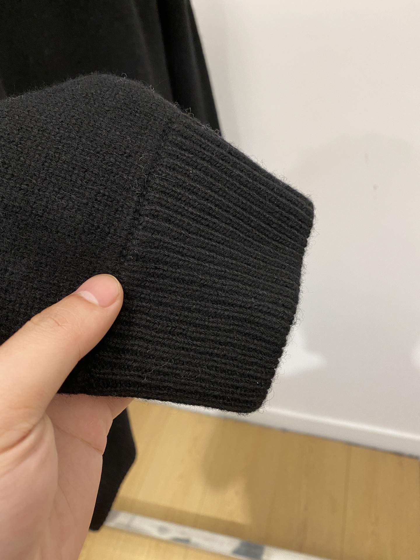 ￼巴宝莉、2025新品羊毛衣 具有手感细腻柔软，可直接与肌肤接触，让暖心的纱线变化出细腻的质感，顶级工艺