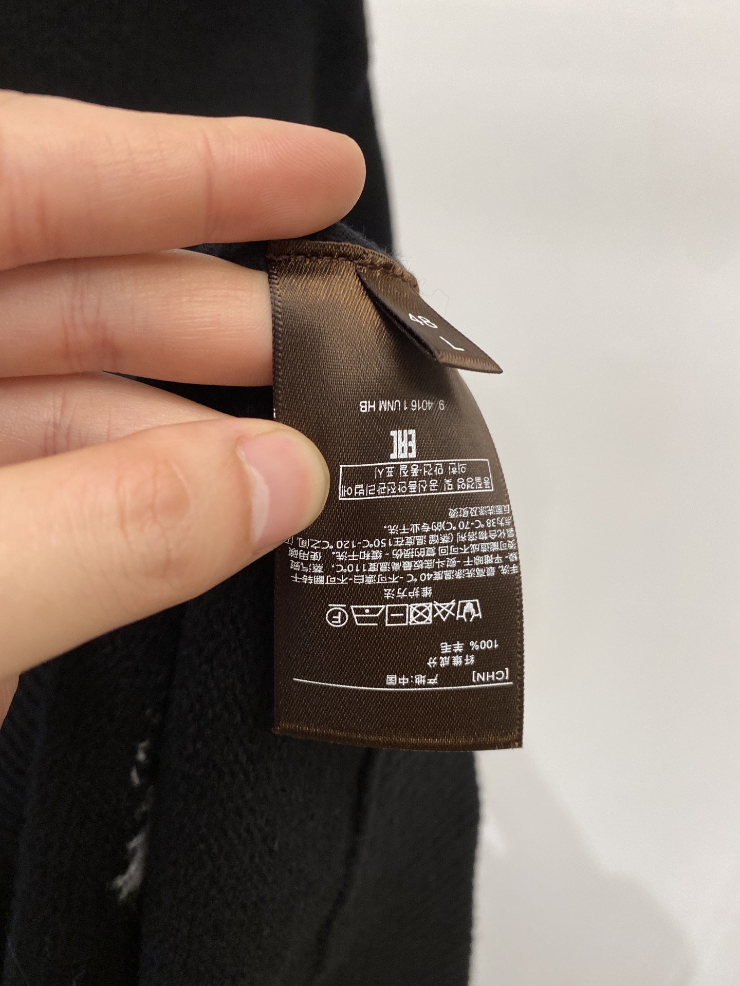 ￼巴宝莉、2025新品羊毛衣 具有手感细腻柔软，可直接与肌肤接触，让暖心的纱线变化出细腻的质感，顶级工艺