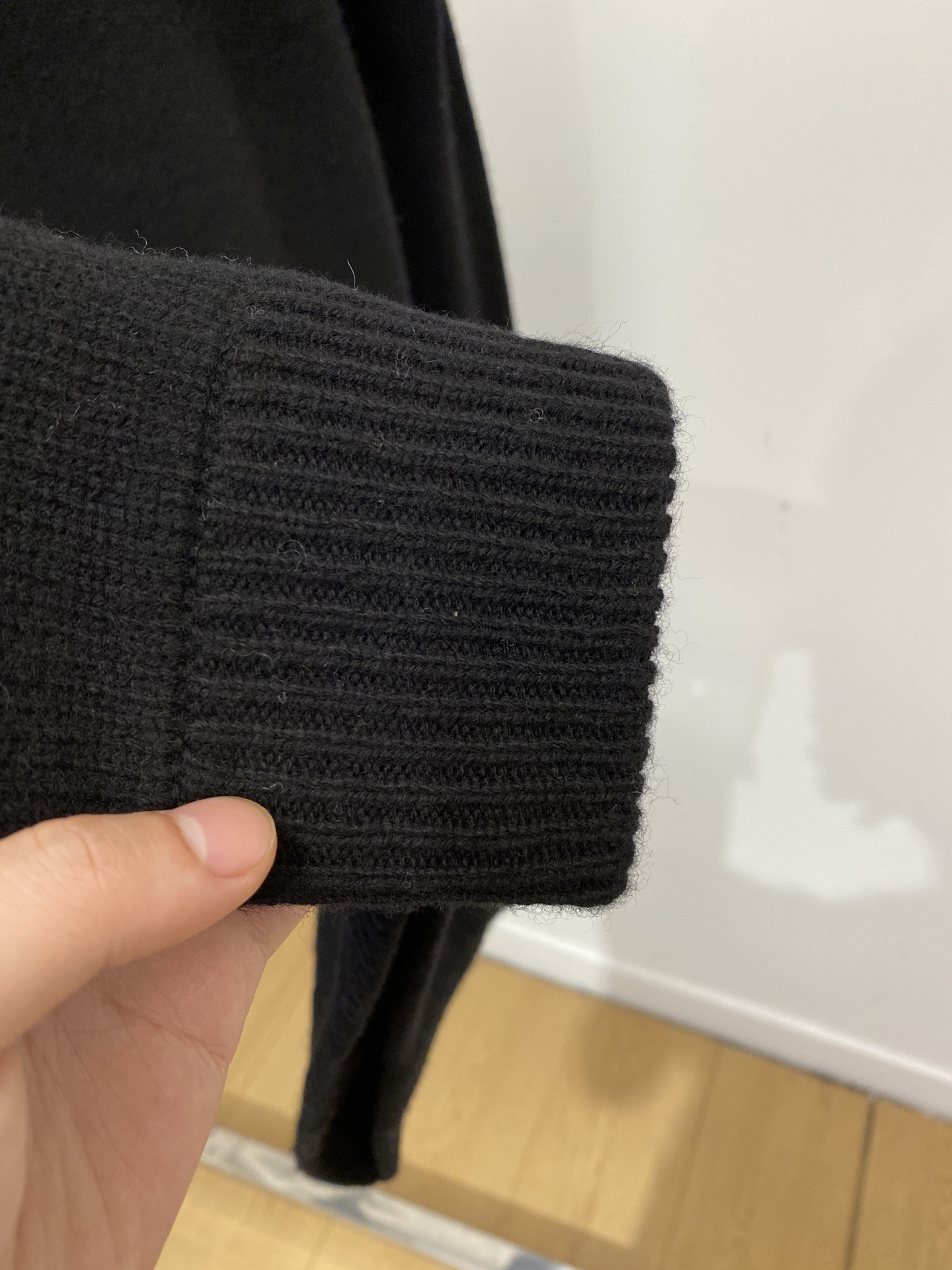 ￼巴宝莉、2025新品羊毛衣 具有手感细腻柔软，可直接与肌肤接触，让暖心的纱线变化出细腻的质感，顶级工艺