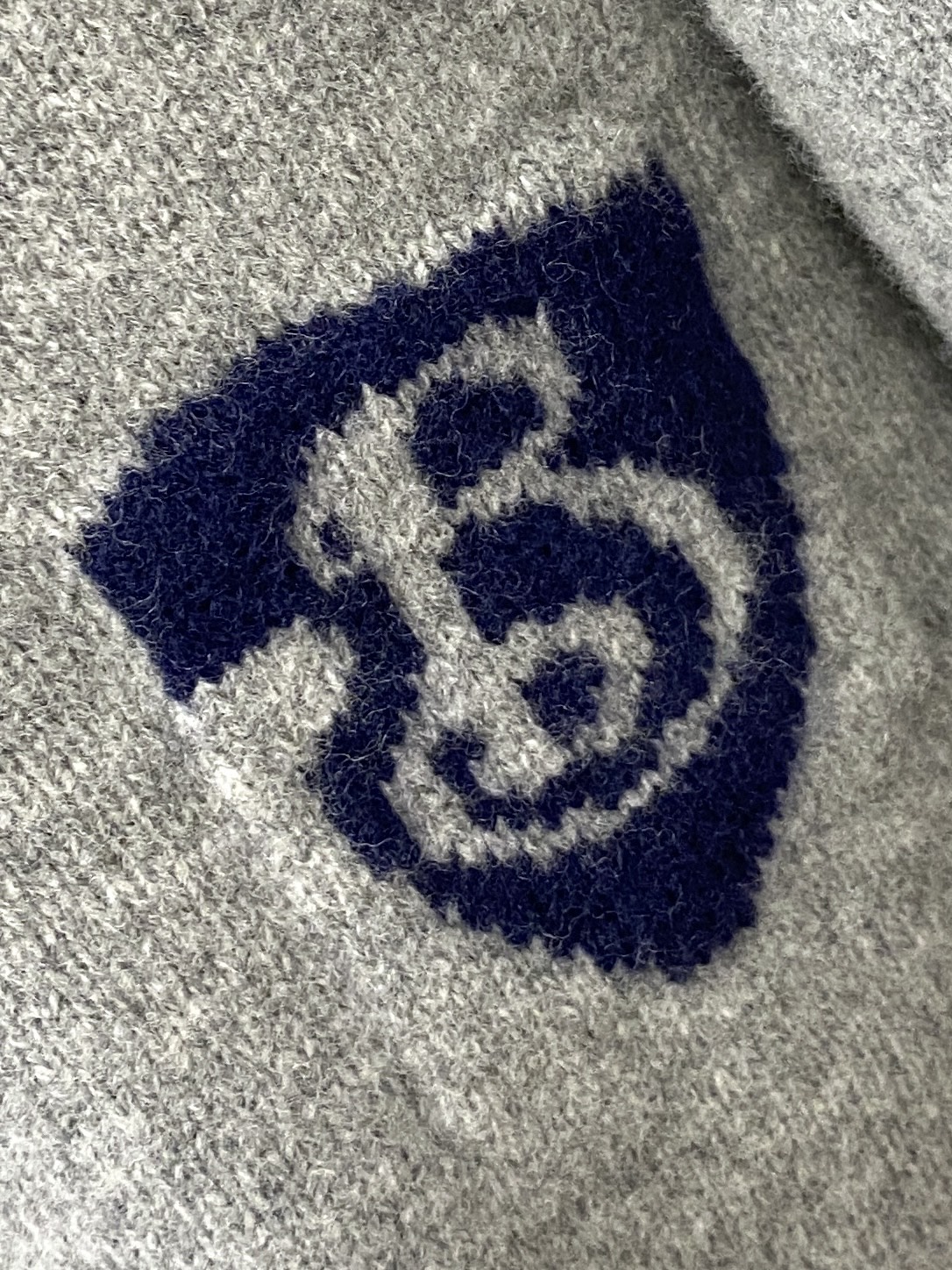 巴宝莉、2025新品羊毛衣 具有手感细腻柔软，可直接与肌肤接触，让暖心的纱线变化出细腻的质感，顶级工艺极