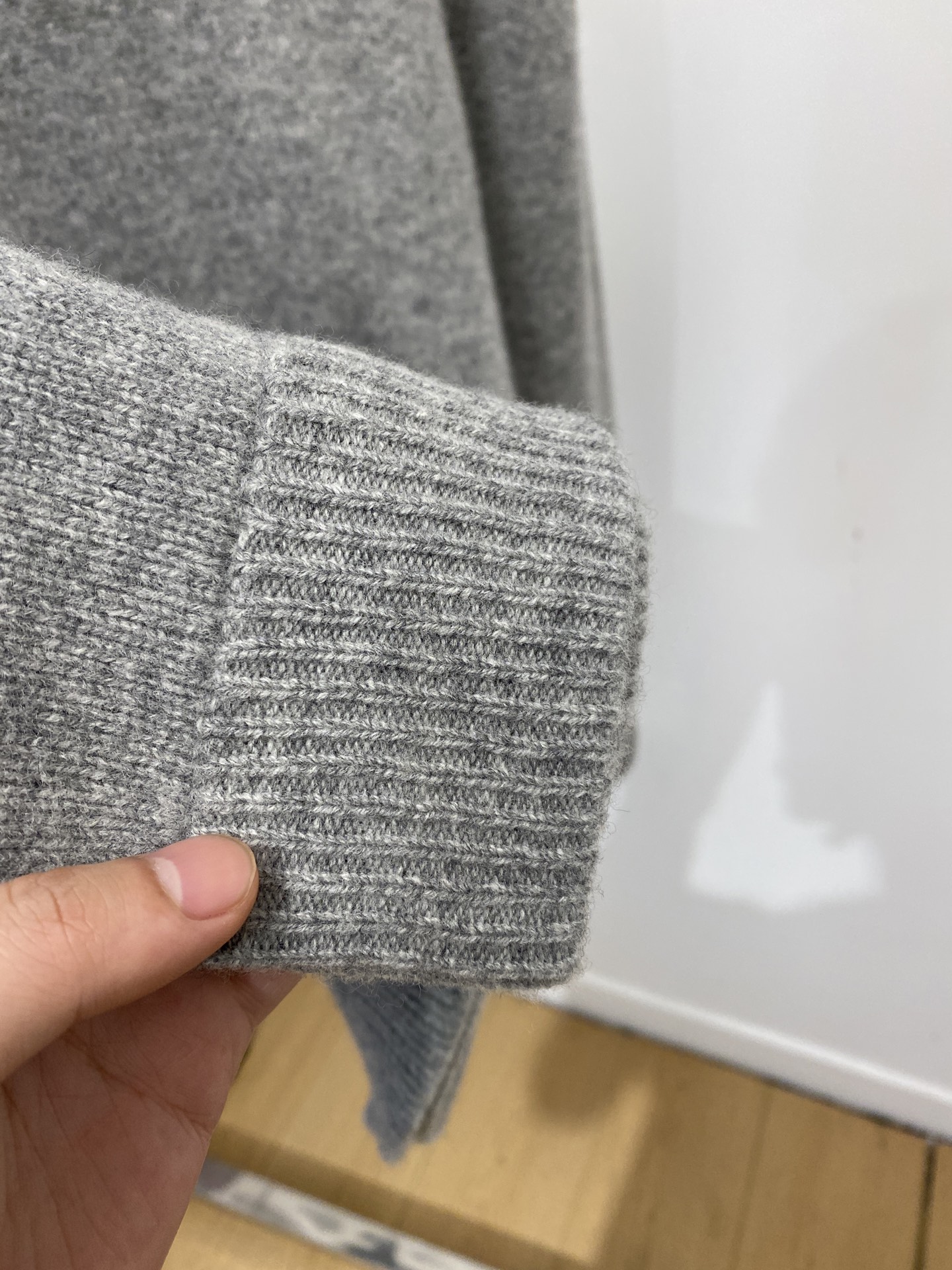 巴宝莉、2025新品羊毛衣 具有手感细腻柔软，可直接与肌肤接触，让暖心的纱线变化出细腻的质感，顶级工艺极