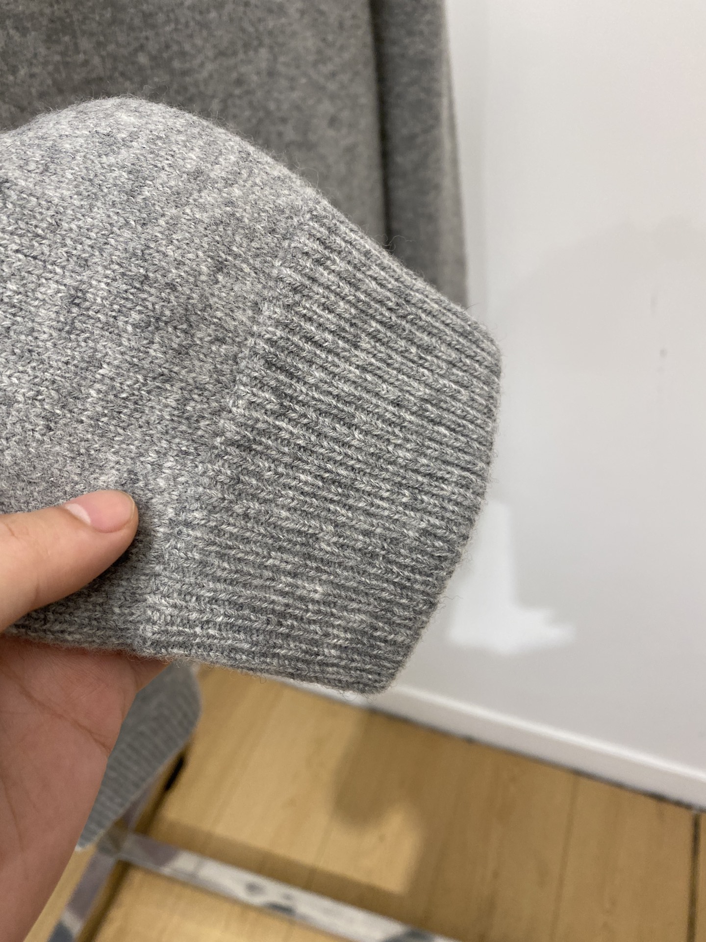 巴宝莉、2025新品羊毛衣 具有手感细腻柔软，可直接与肌肤接触，让暖心的纱线变化出细腻的质感，顶级工艺极