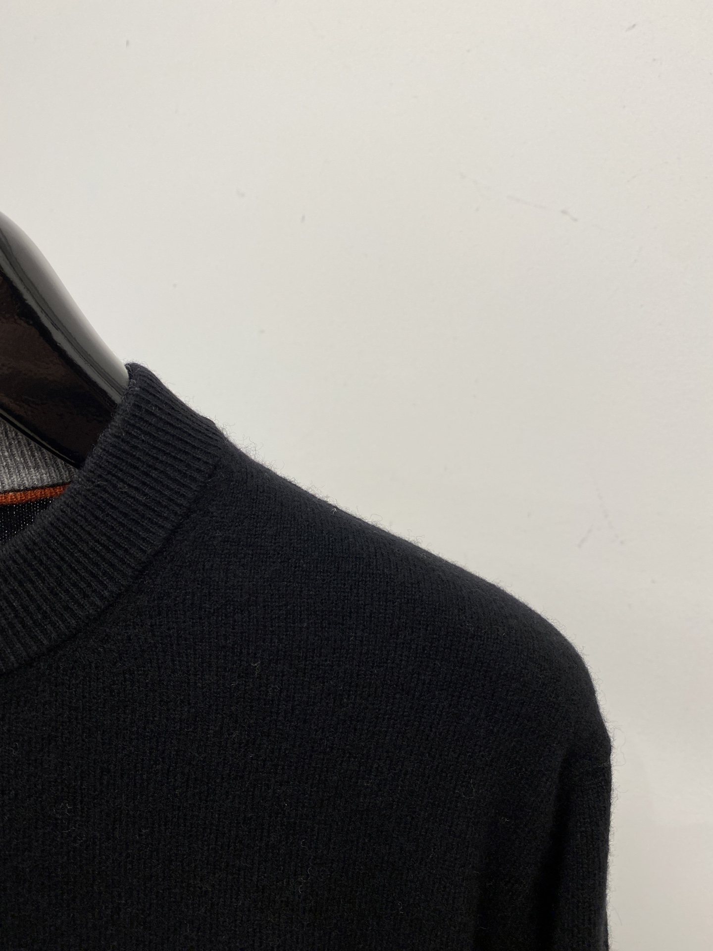 lP🆕、2025新品羊毛衣 具有手感细腻柔软，可直接与肌肤接触，让暖心的纱线变化出细腻的质感，顶级工艺极