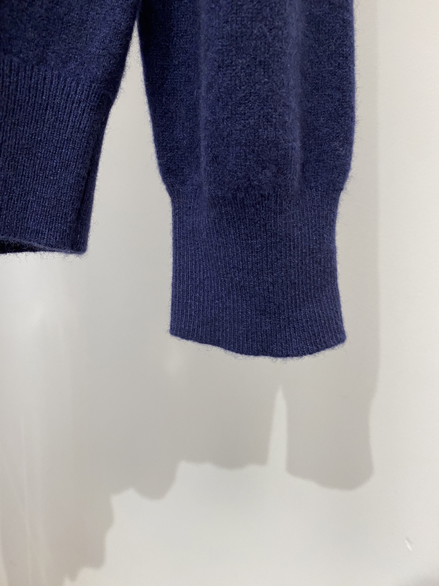 lP🆕、2025新品羊毛衣 具有手感细腻柔软，可直接与肌肤接触，让暖心的纱线变化出细腻的质感，顶级工艺极